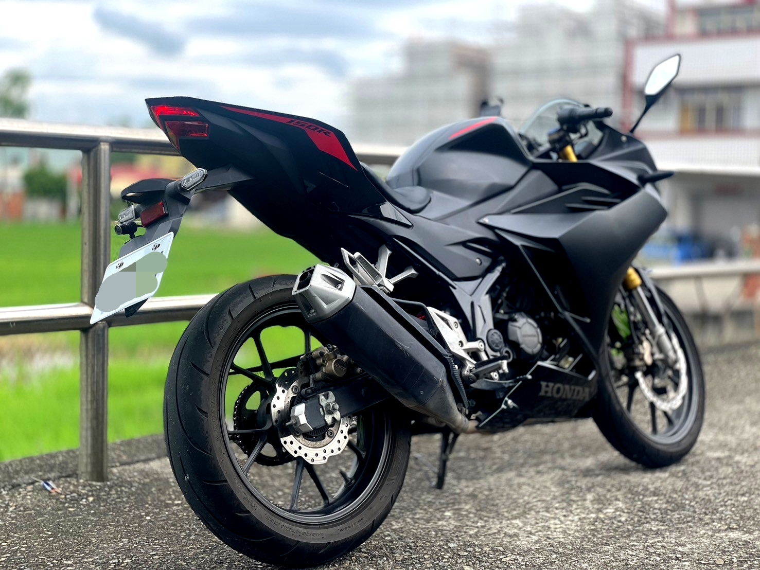 HONDA CBR150R - 中古/二手車出售中 新版雙燈頭 全黑CBR150R 配帥氣金倒叉 | 武士重機-阿良