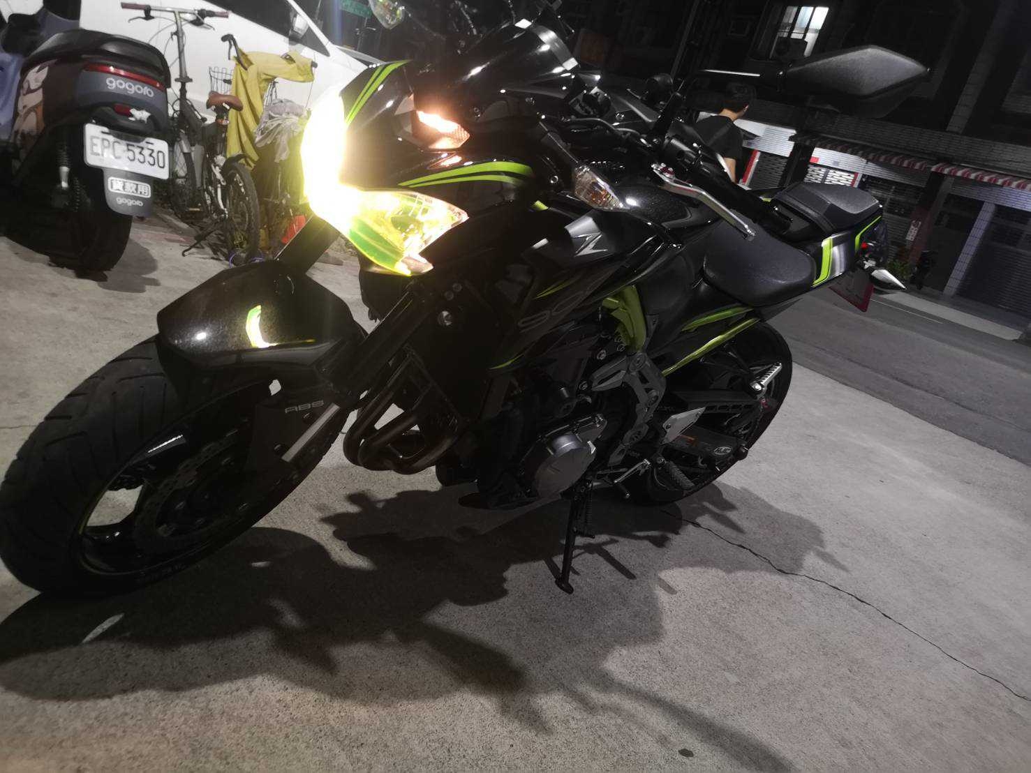 KAWASAKI GPZ900R - 中古/二手車出售中 2018KAWASAKI ZR900 ABS 改裝勁車 少騎 | 個人自售