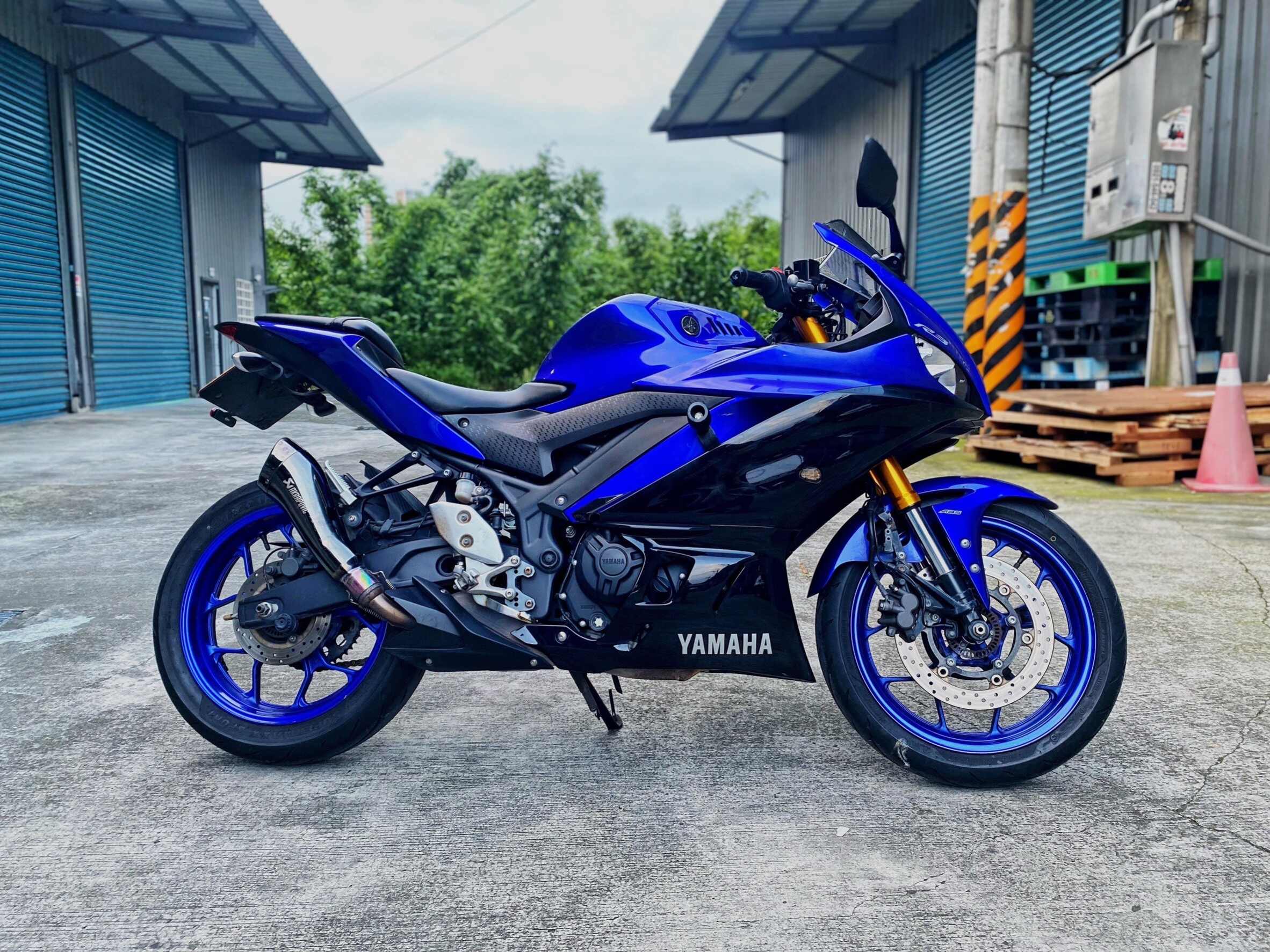 YAMAHA YZF-R3 - 中古/二手車出售中 二手重機買/賣  #Yamaha #YZFR3 改裝部品:手機架、行車充電器、車身防倒球、短牌架、尾段排氣管 搜尋IG:Motoshen 專營大聖二輪廣場 | Motoshen大聖二輪廣場