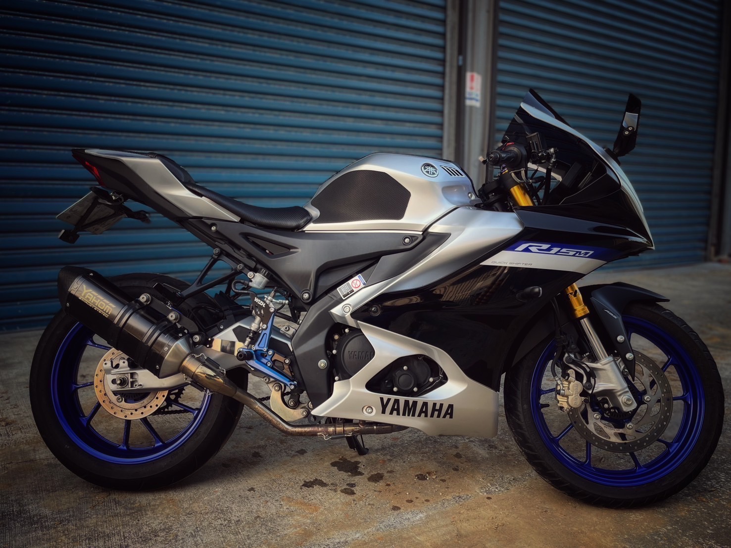 YAMAHA YZF-R15 - 中古/二手車出售中 R15M TFT YAHOM排氣管 WH!Z腳踏 眾多鈦螺絲 小資族二手重機買賣 | 小資族二手重機買賣