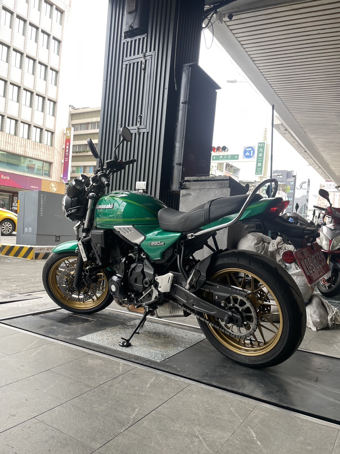 KAWASAKI Z650RS - 中古/二手車出售中 202206出廠綠色 車況9成新 | 個人自售