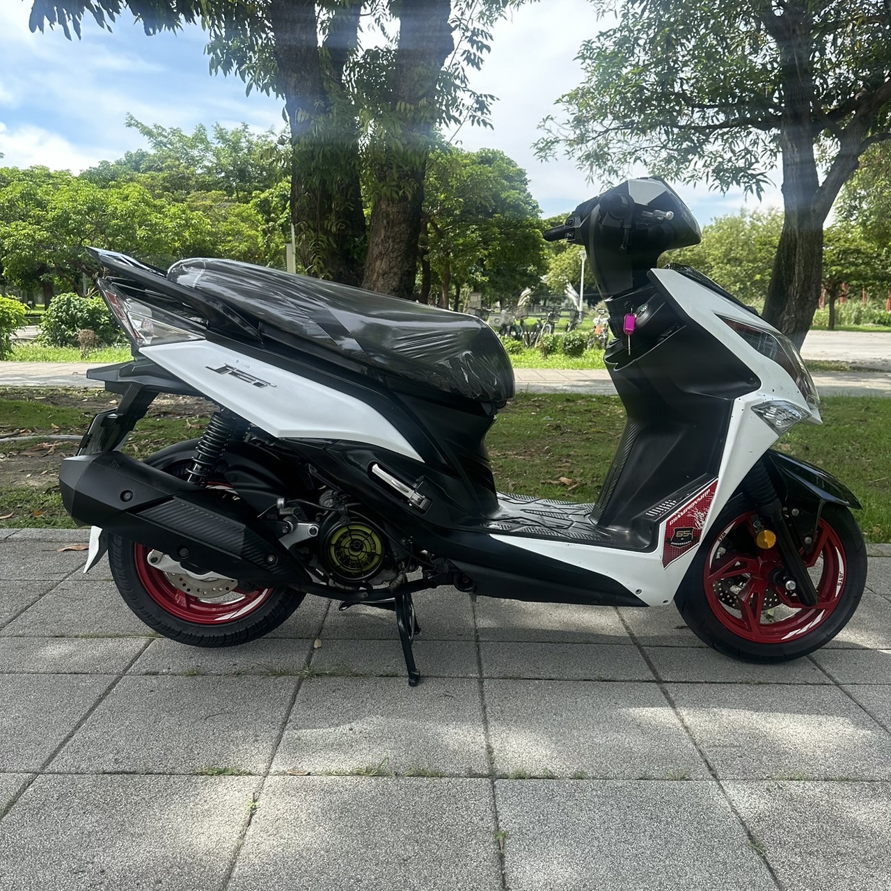 三陽 JET-S 125 - 中古/二手車出售中 【高雄二手機車】2020 三陽 JETS 125 #5991 實車實價/高雄二手機車買賣/便宜售代步車/經濟車 | 貳輪嶼二手機車行-高雄店/中古重機收購/gogoro買賣推薦/線上估價立刻加Line:@motor888 （台南、屏東也有到府收購）