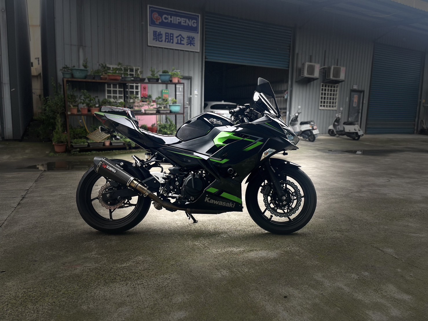 KAWASAKI NINJA400 - 中古/二手車出售中 英蠍管 超多改裝 瓷釉黑 小資族二手重機買賣 | 小資族二手重機買賣