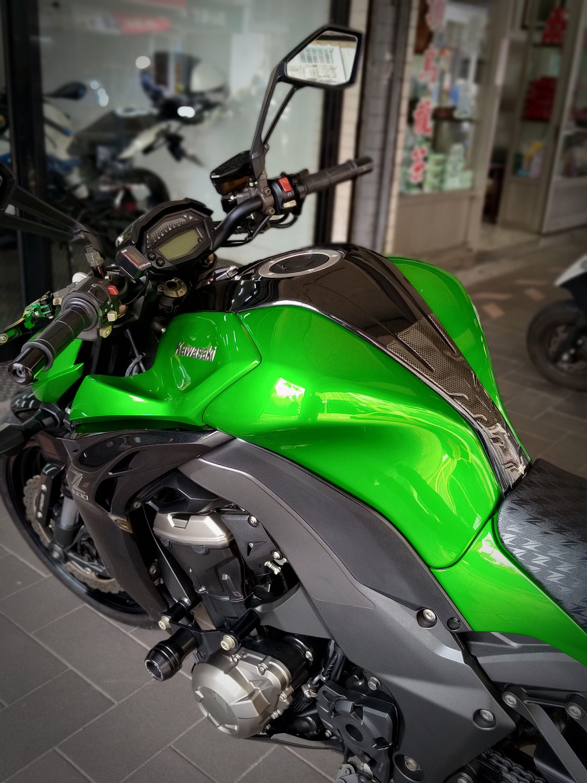 KAWASAKI Z1000 - 中古/二手車出售中 Z1000 ABS 總代理只跑6590km，原漆如新車般一樣 | 成蘆進口摩托車