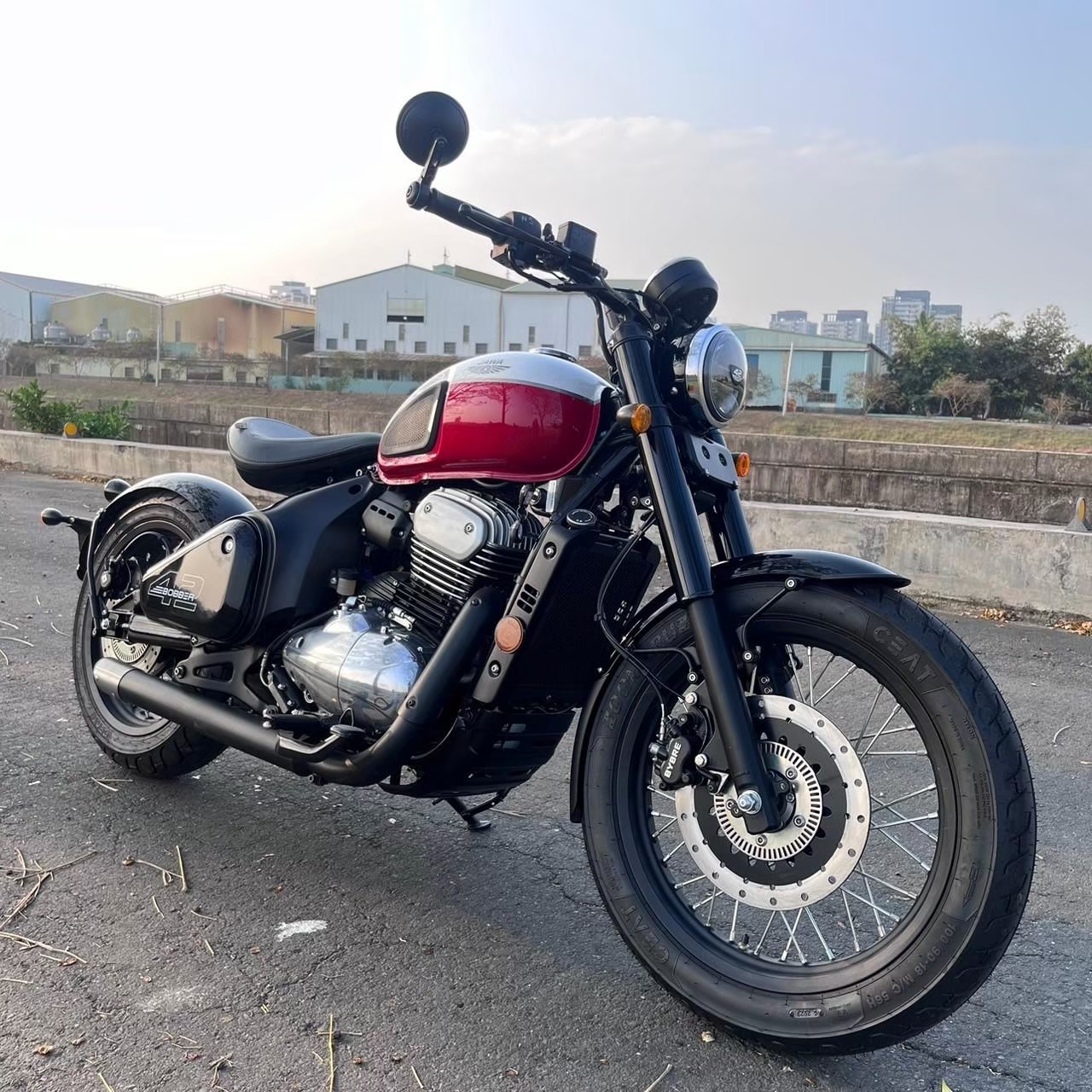 JAWA JAWA 42 BOBBER新車出售中 售 全新車 新車 JAWA42 BOBBER 紅白 獨特風格 非 手工車 | 飛翔國際