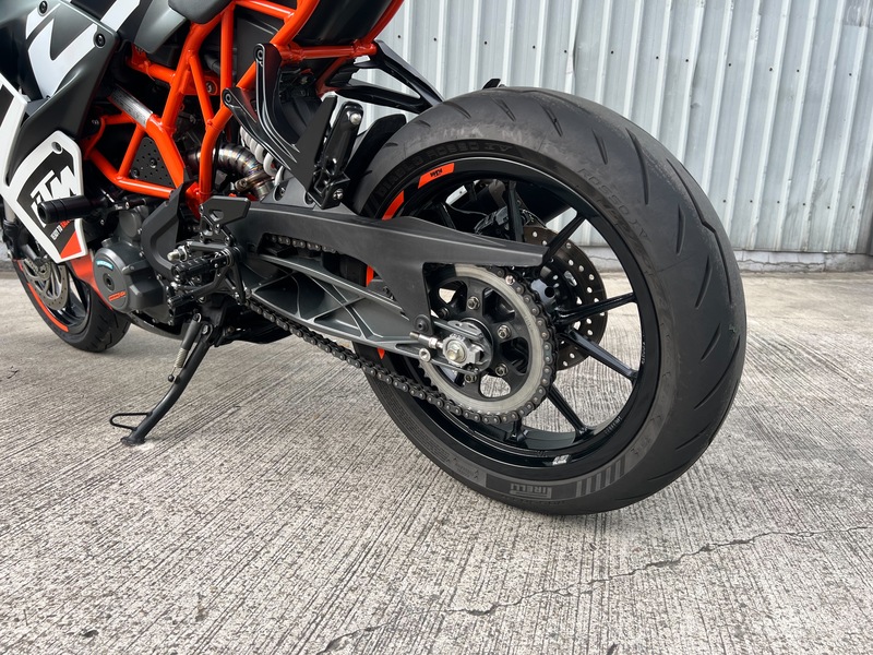 KTM RC390 - 中古/二手車出售中 2020年 RC390 YRFactory中段鈦排氣管、ENLINT腳踏後移(改反打) 多樣改裝 無摔 無事故 阿宏大型重機買賣 | 阿宏大型重機買賣