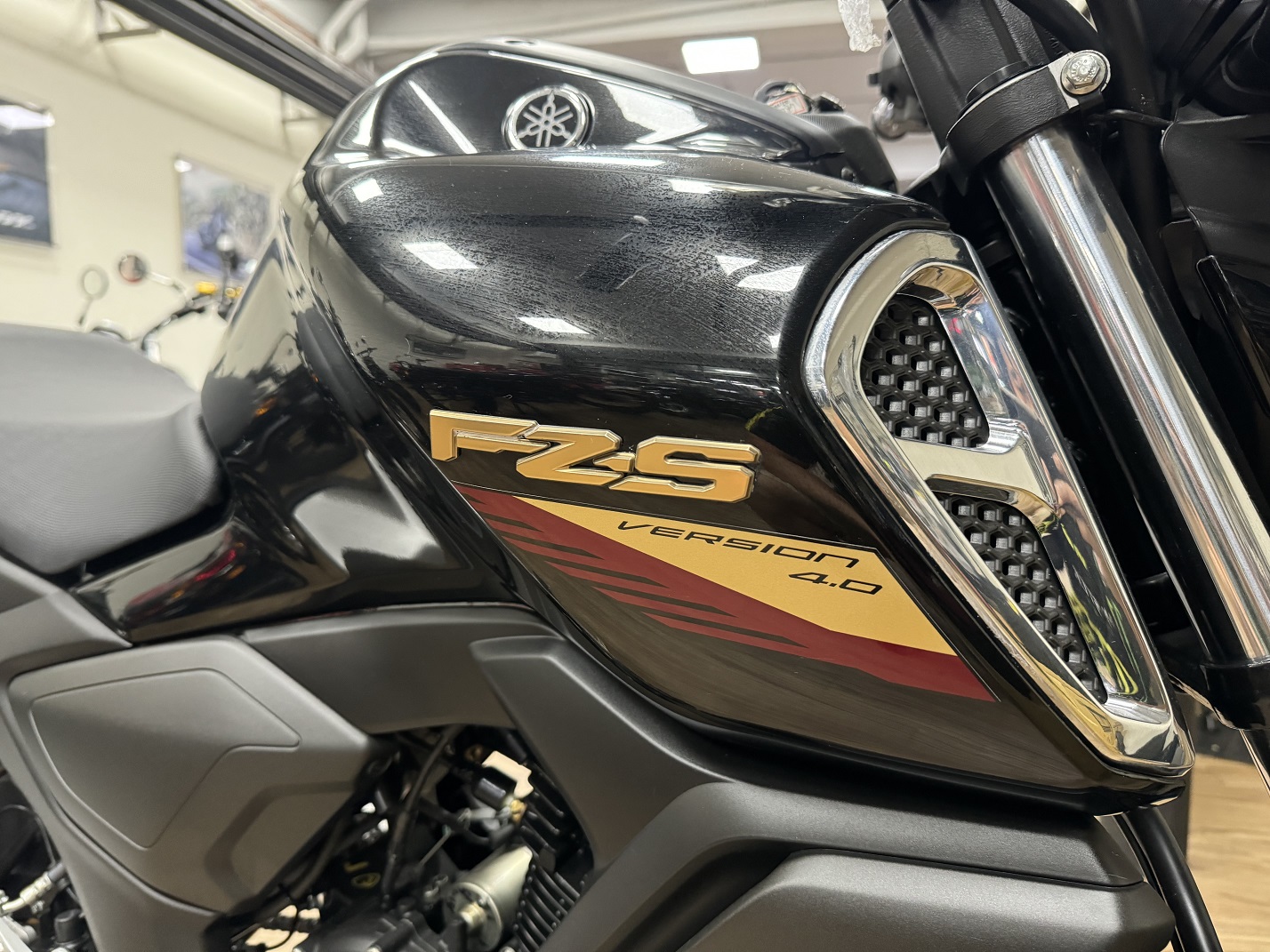 YAMAHA FZS 150 V4 TCS - 中古/二手車出售中 【新竹長龍車業】YAMAHA 山葉 FZS 150 V4 TCS | 新竹長龍車業行