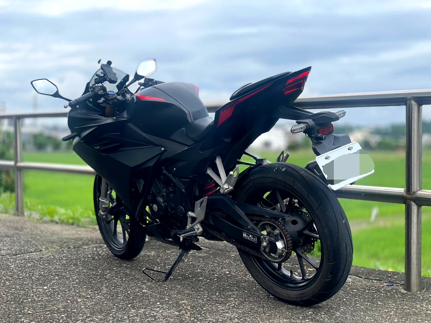 HONDA CBR150R - 中古/二手車出售中 新版雙燈頭 全黑CBR150R 配帥氣金倒叉 | 武士重機-阿良