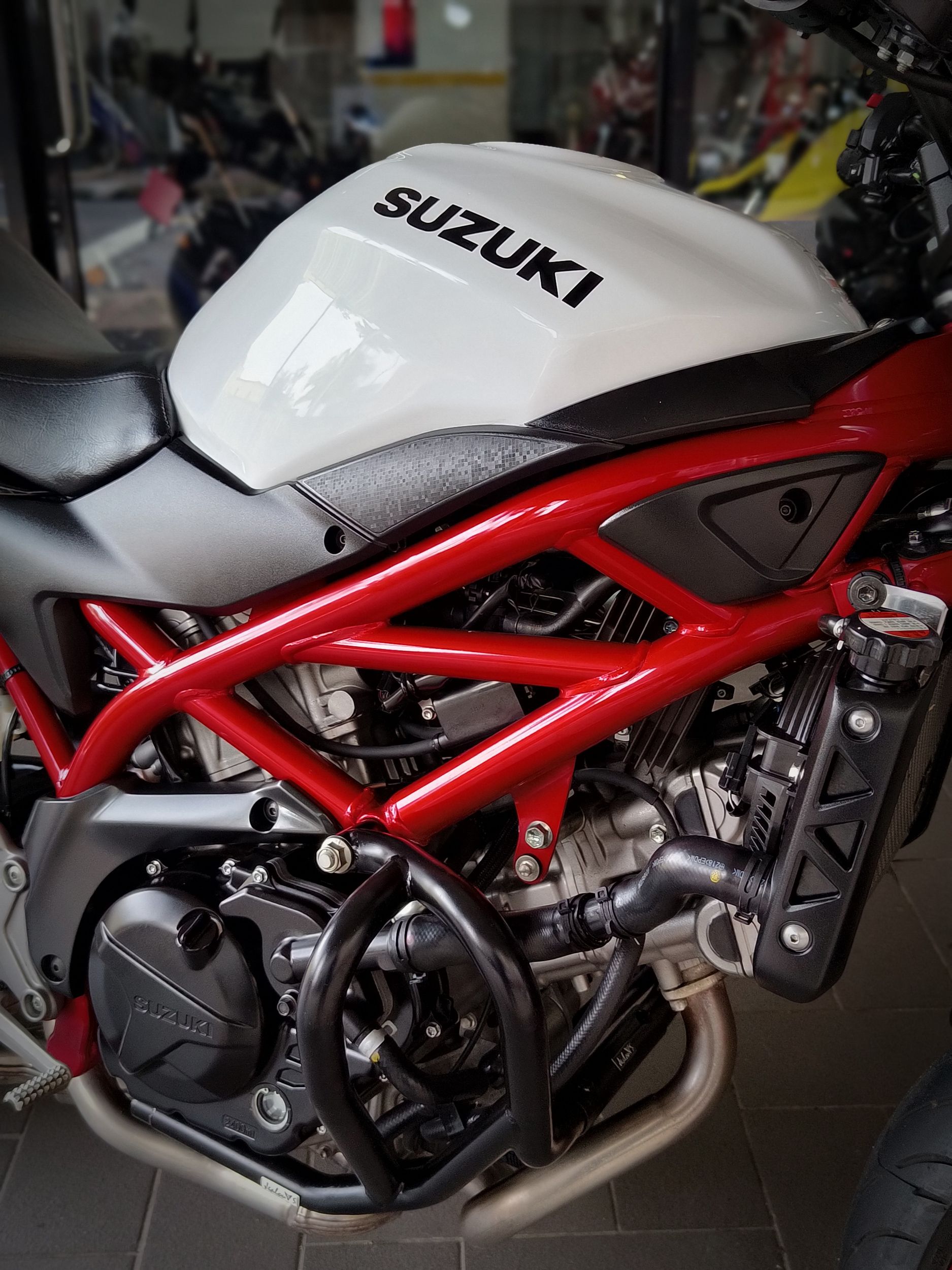 SUZUKI SV650 - 中古/二手車出售中 SV650 ABS 總代理，原漆如新只跑9060km | 成蘆進口摩托車