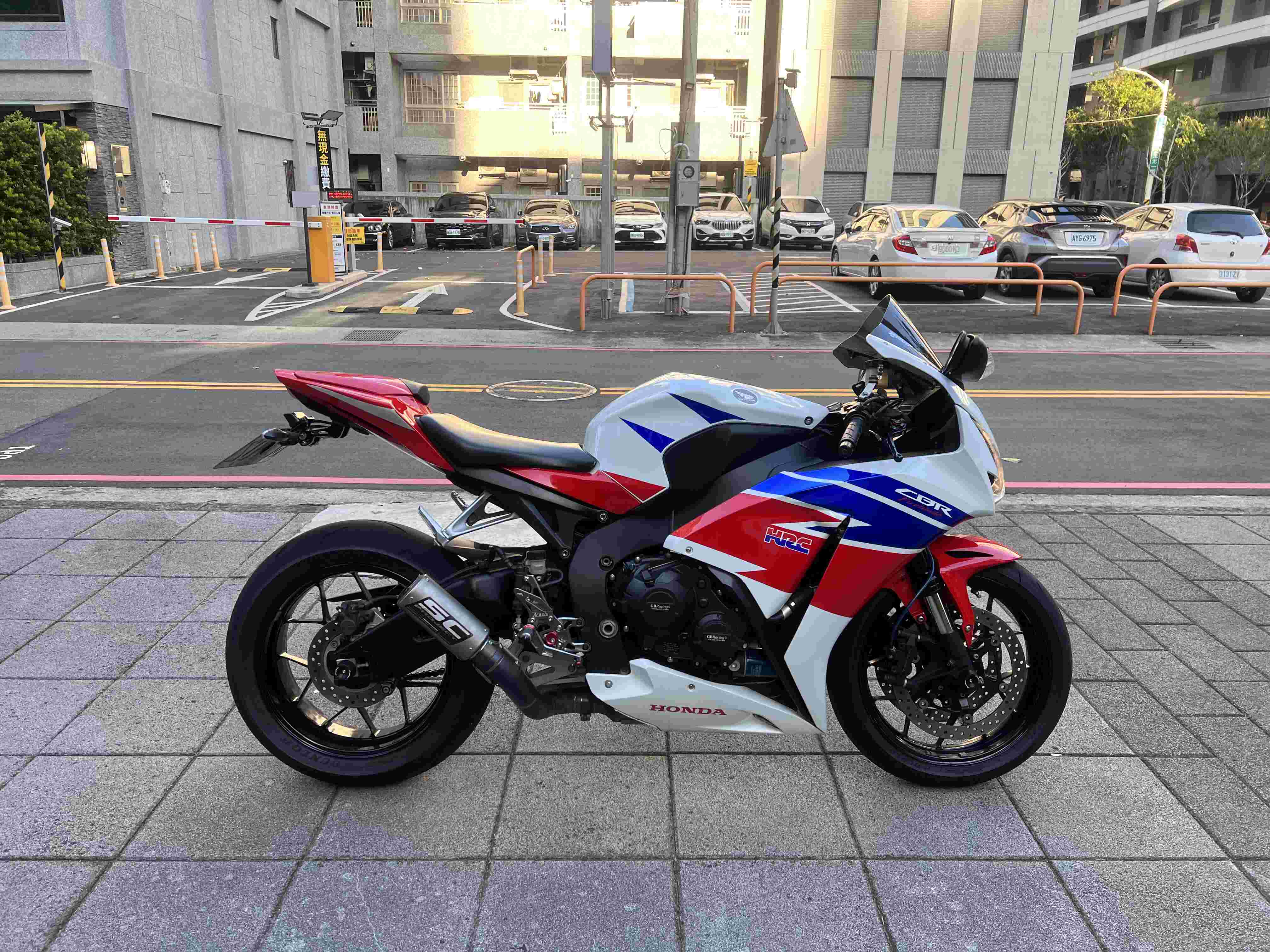 【二手重機】HONDA CBR1000RR Fire Blade - 「Webike-摩托車市」 Honda CBR1000RR 原廠殼 車漂亮 