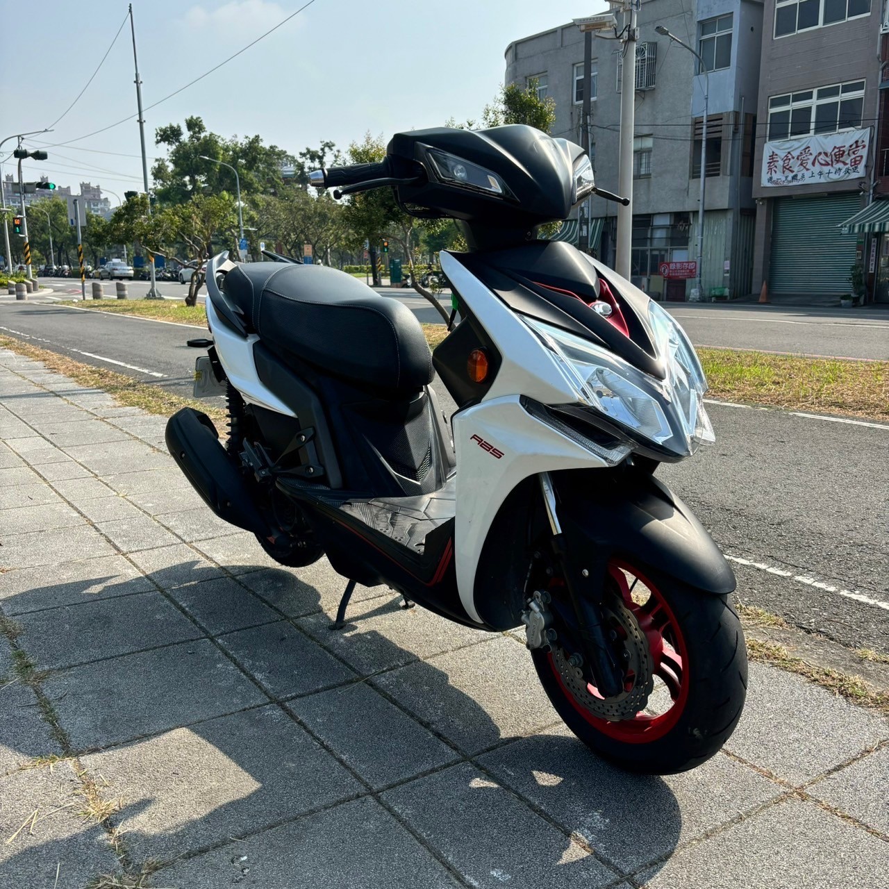 光陽 RACING 150 - 中古/二手車出售中 《高雄二手機車》2021 光陽 雷霆S 150 ABS #3090 #可試車/二手機車/流行車款/現況特惠快速交車 | 貳輪嶼二手機車行-高雄店/中古重機收購/gogoro買賣推薦/線上估價立刻加Line:@motor888 （台南、屏東也有到府收購）