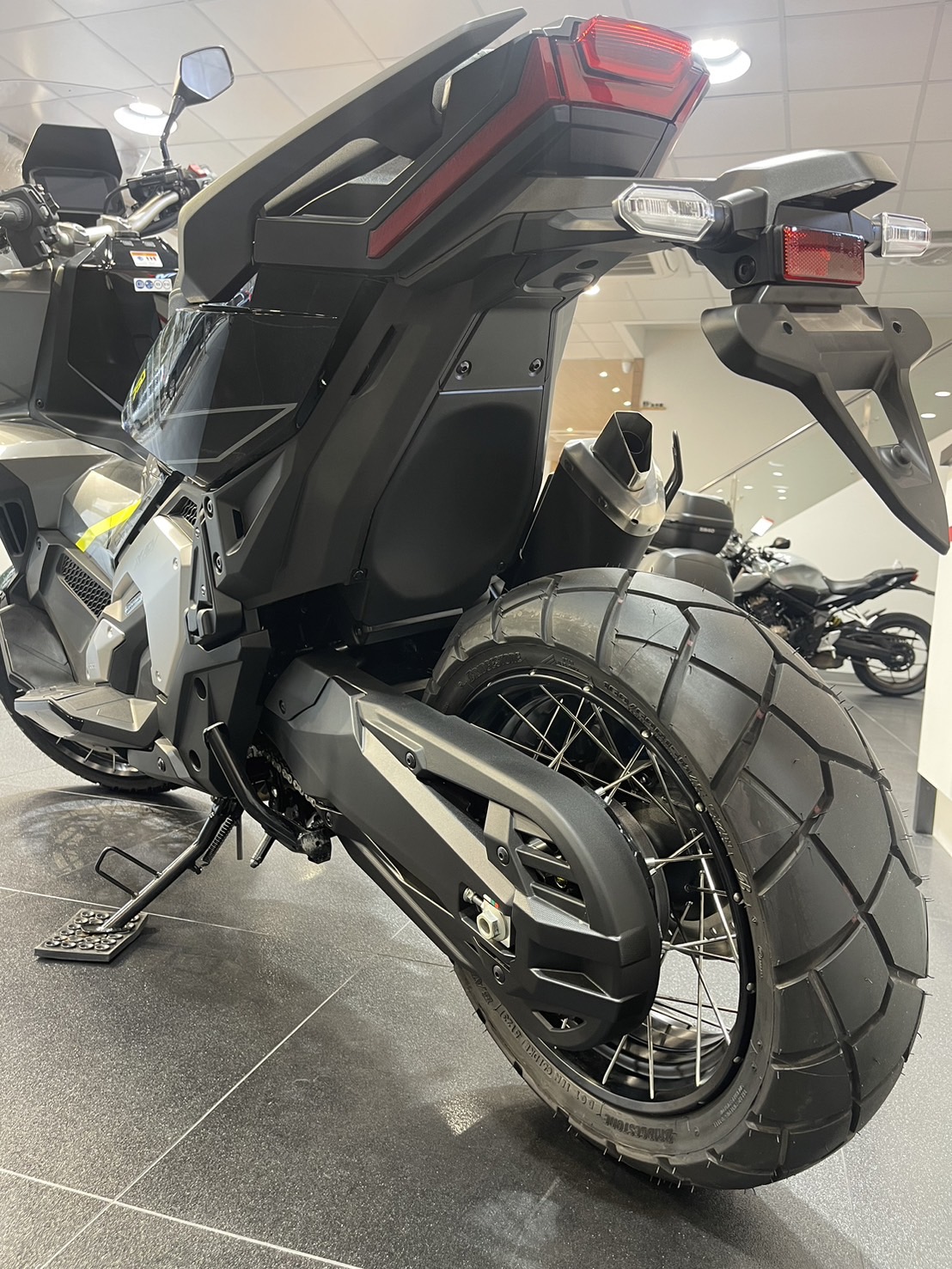 HONDA X-ADV - 中古/二手車出售中 X-ADV 出廠年份：2024.01 領牌年份：2024.05 行駛里程：271 公里 車輛所在：新北市中和區 售價 : 42.8 萬 | 個人自售