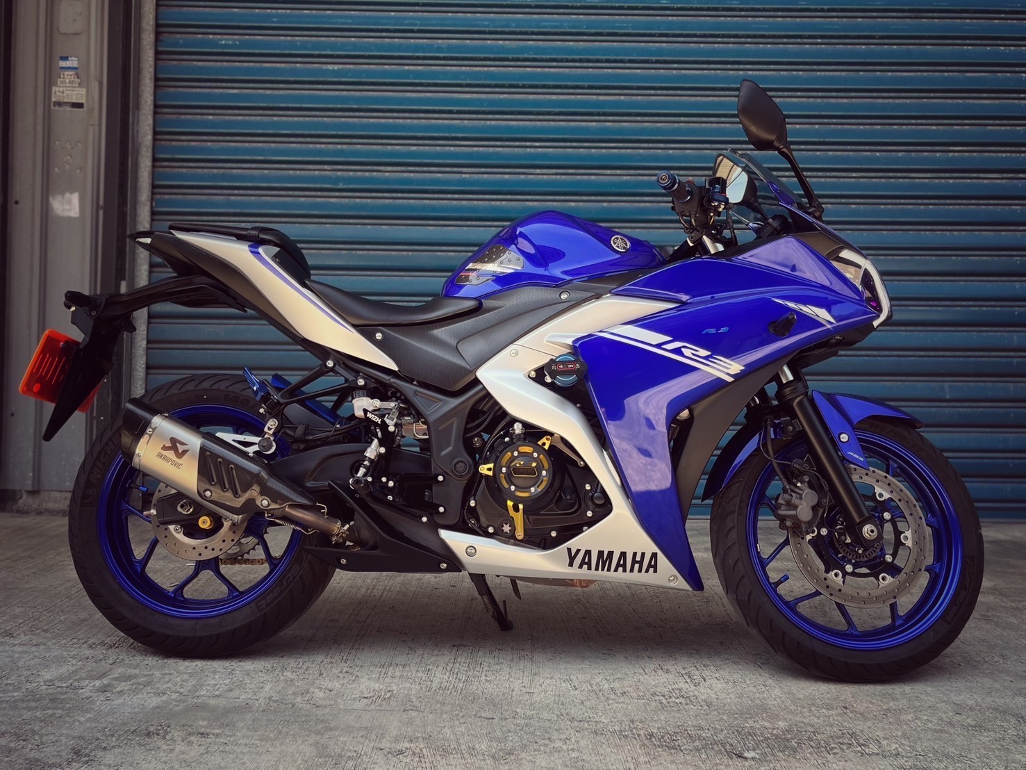 【小資族二手重機買賣】YAMAHA YZF-R3 - 「Webike-摩托車市」 改裝排氣管 WHiZ腳踏 魚眼大燈 精品改裝 小資族二手重機買賣