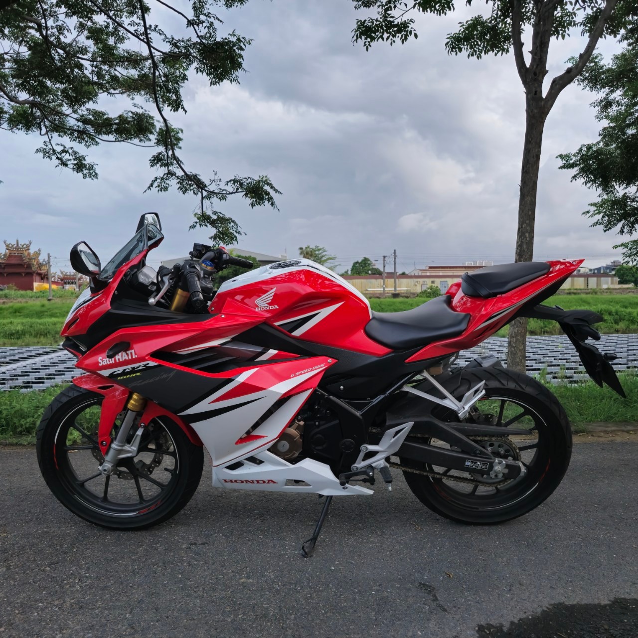 HONDA CBR150R - 中古/二手車出售中 售 2021 HONDA CBR 150R 紅白 本田仿賽 CBR150R 輕檔 | 飛翔國際