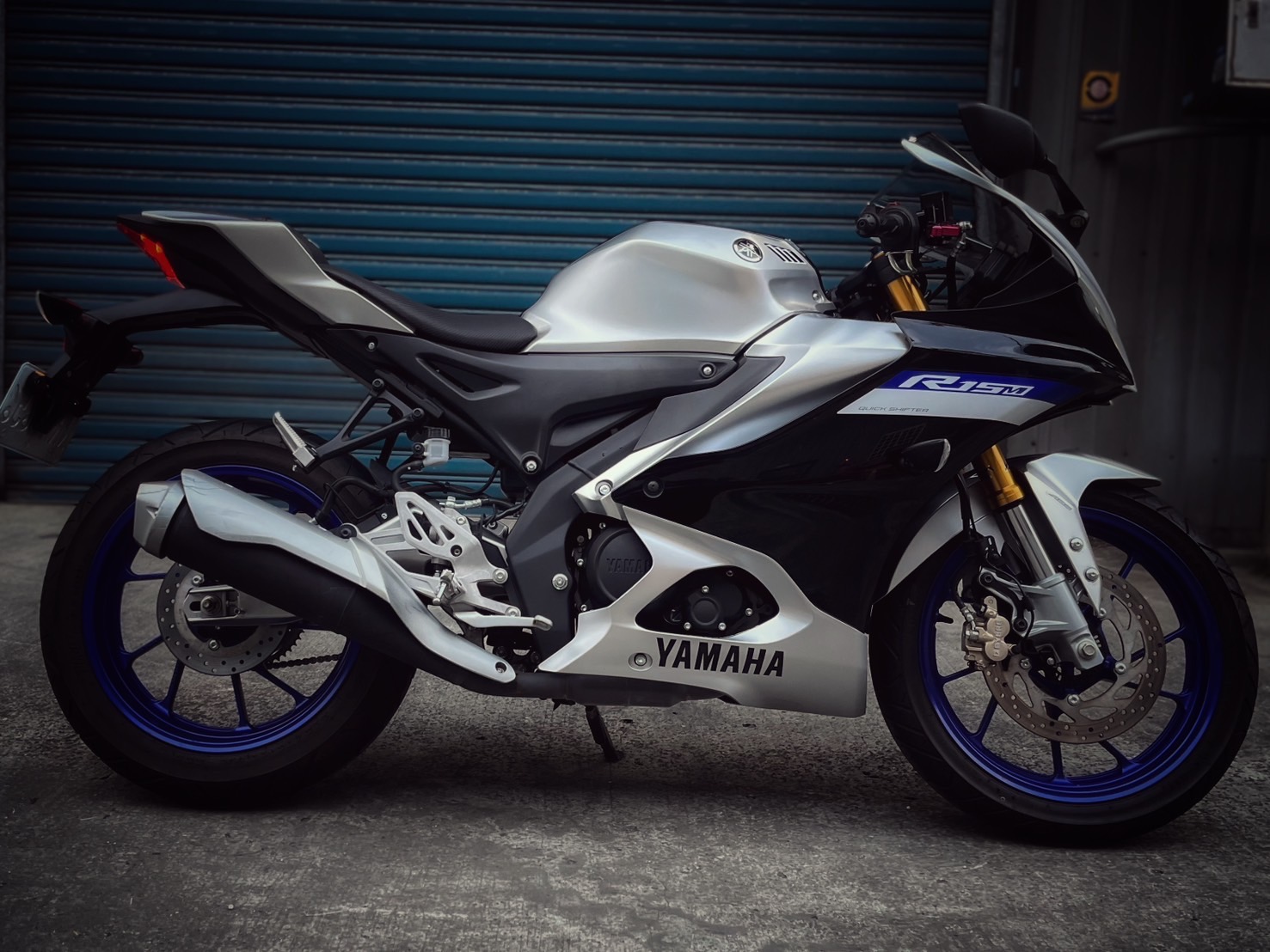 YAMAHA YZF-R15 - 中古/二手車出售中 R15v4m 一手車 基本改裝 無摔車無事故 小資族二手重機買賣 | 小資族二手重機買賣