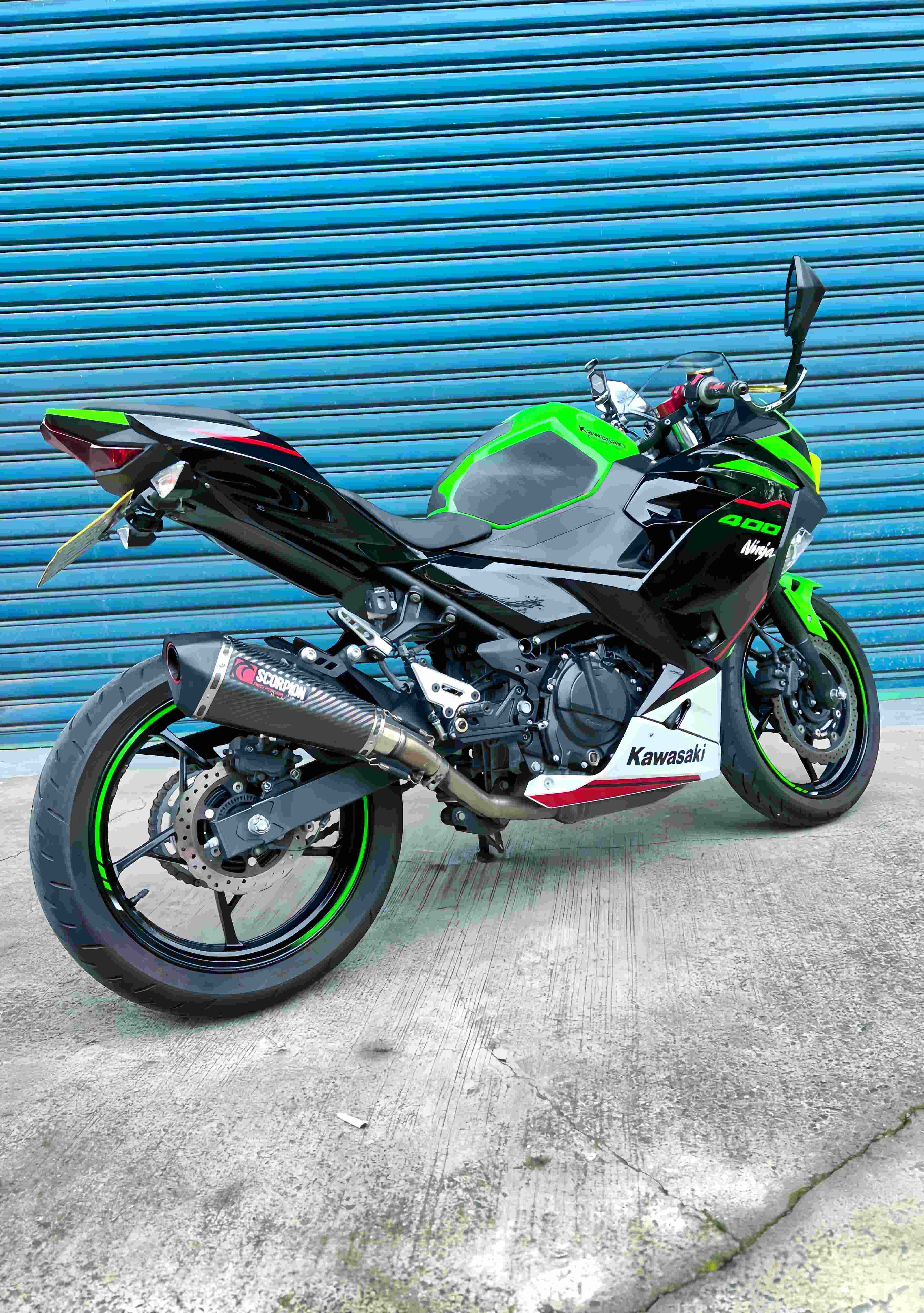 KAWASAKI NINJA400 - 中古/二手車出售中 2021年 NINJA400 KRT 原廠保固中 超多改裝 買回去直接騎 | 阿宏大型重機買賣