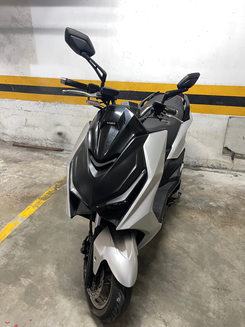 【個人自售】光陽 KRV180 - 「Webike-摩托車市」 賣代步光陽KRV 180 2022年TCS、ABS 免鑰匙版，現況出售，通勤、接送不錯選擇，有喜歡可以把握～