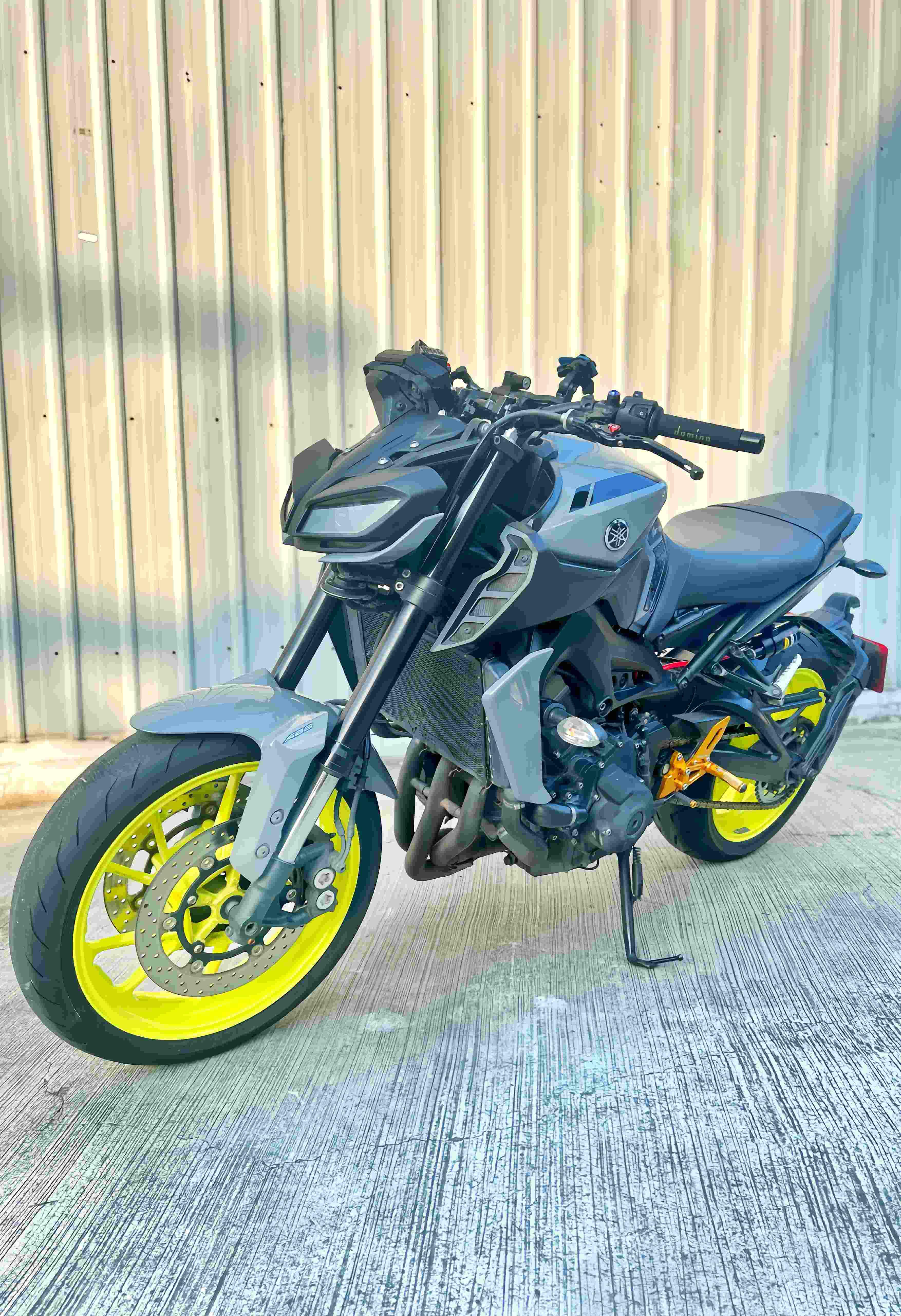 YAMAHA MT-09 - 中古/二手車出售中 2017年 MT-09 SPARK 全段排氣管、K-Tech 掛瓶後避震 超多改裝 就賣這個價 | 阿宏大型重機買賣