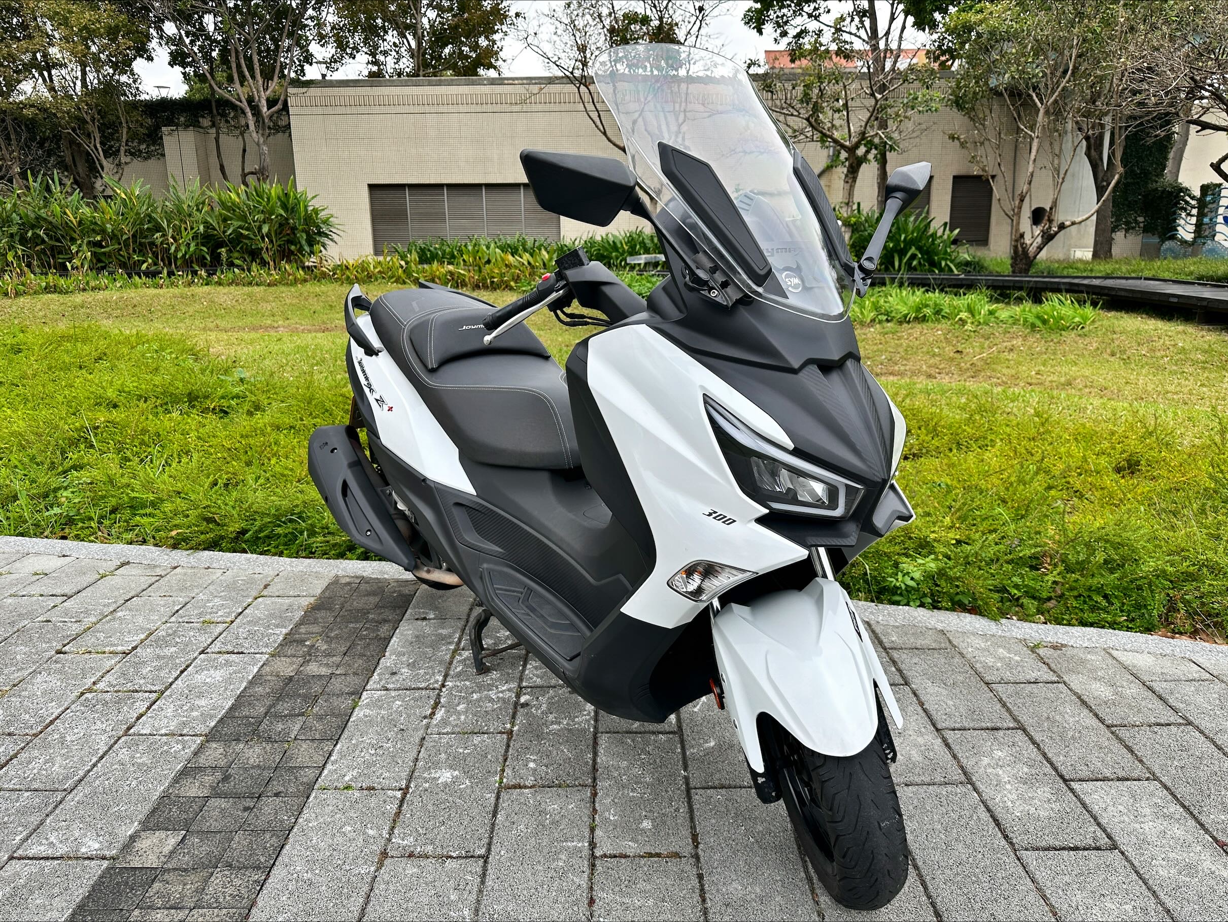 三陽 JOYMAXZ - 中古/二手車出售中 SYM 三陽 JOYMAX Z+ 300 2022 白色 九妹 | 輪泰車業