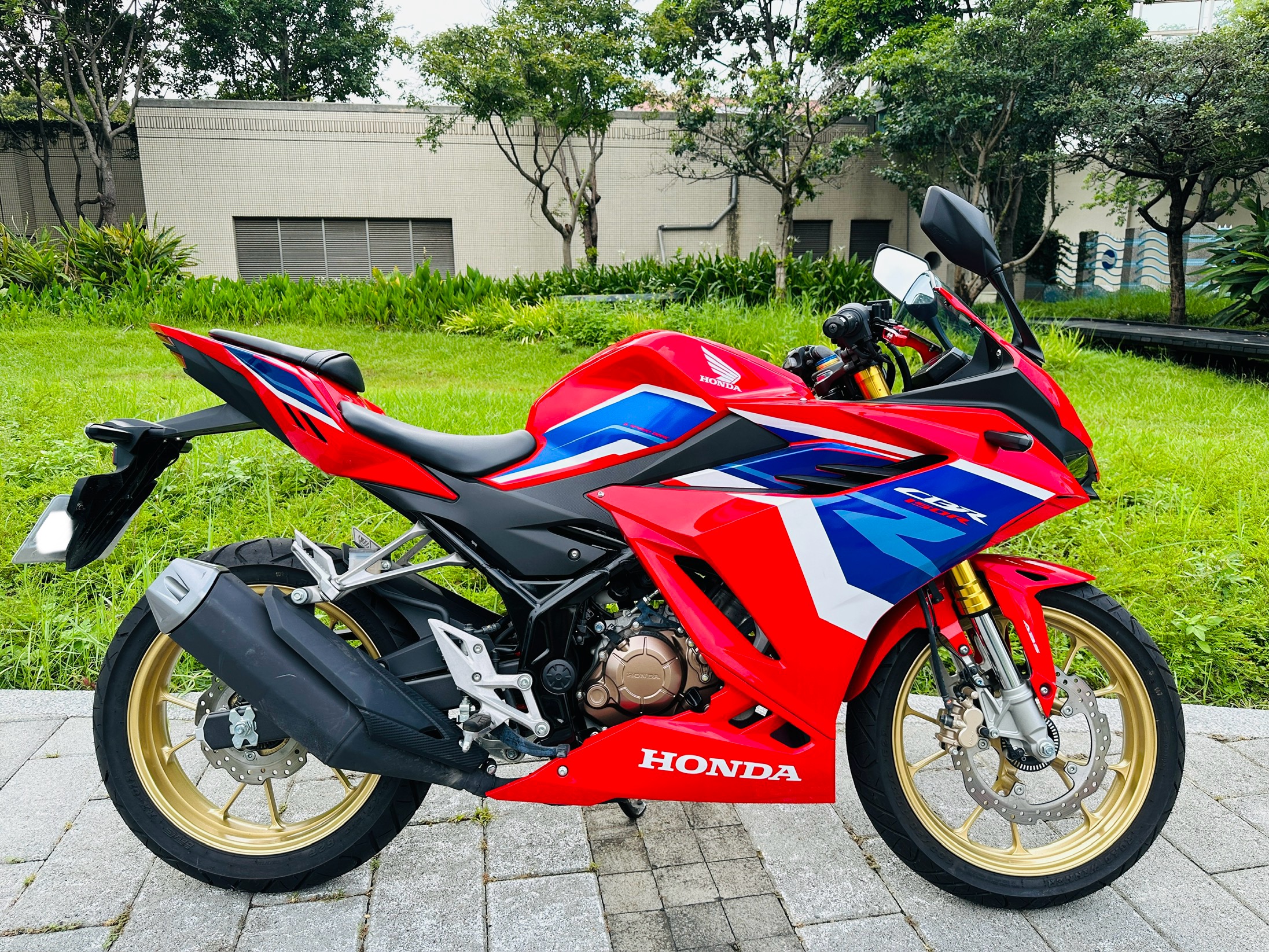 HONDA CBR150R - 中古/二手車出售中 HONDA CBR150R 2023領 才跑3百 輕擋車 | 輪泰車業