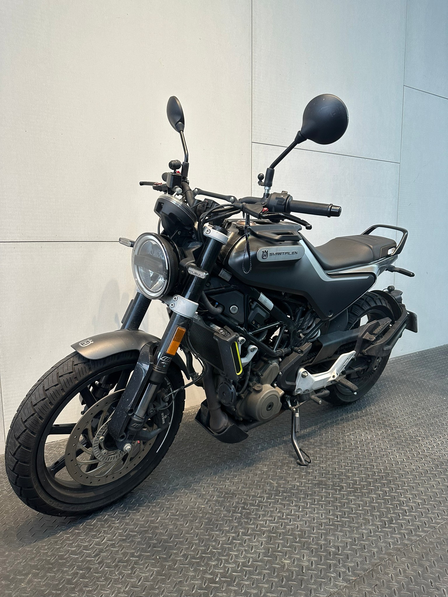 【個人自售】HUSQVARNA SVARTPILEN 250 - 「Webike-摩托車市」 2021年 海絲瓜 黑鍵250