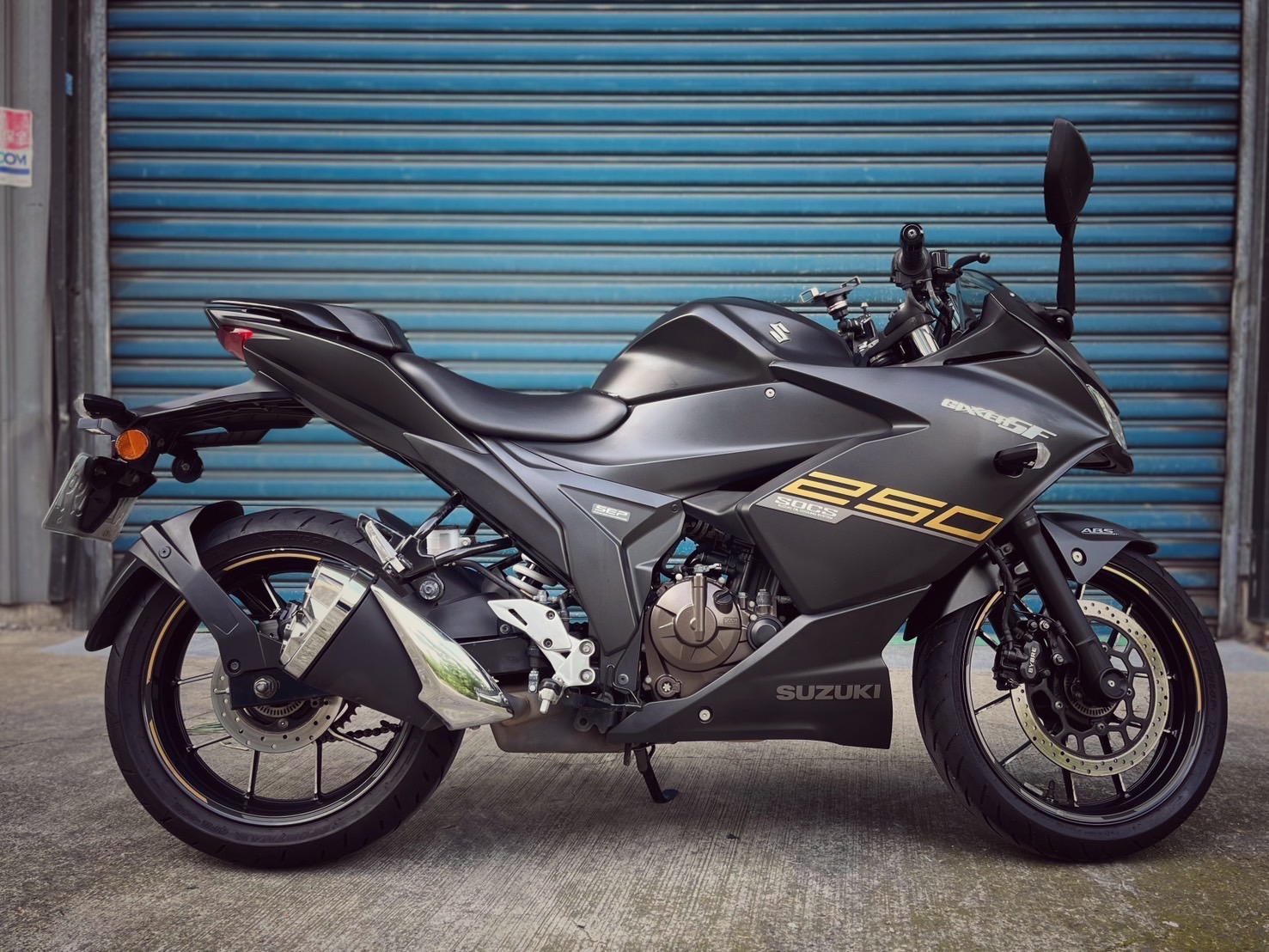 SUZUKI GIXXER 250 SF - 中古/二手車出售中 消光黑 無摔車無事故 小資族二手重機買賣 | 小資族二手重機買賣