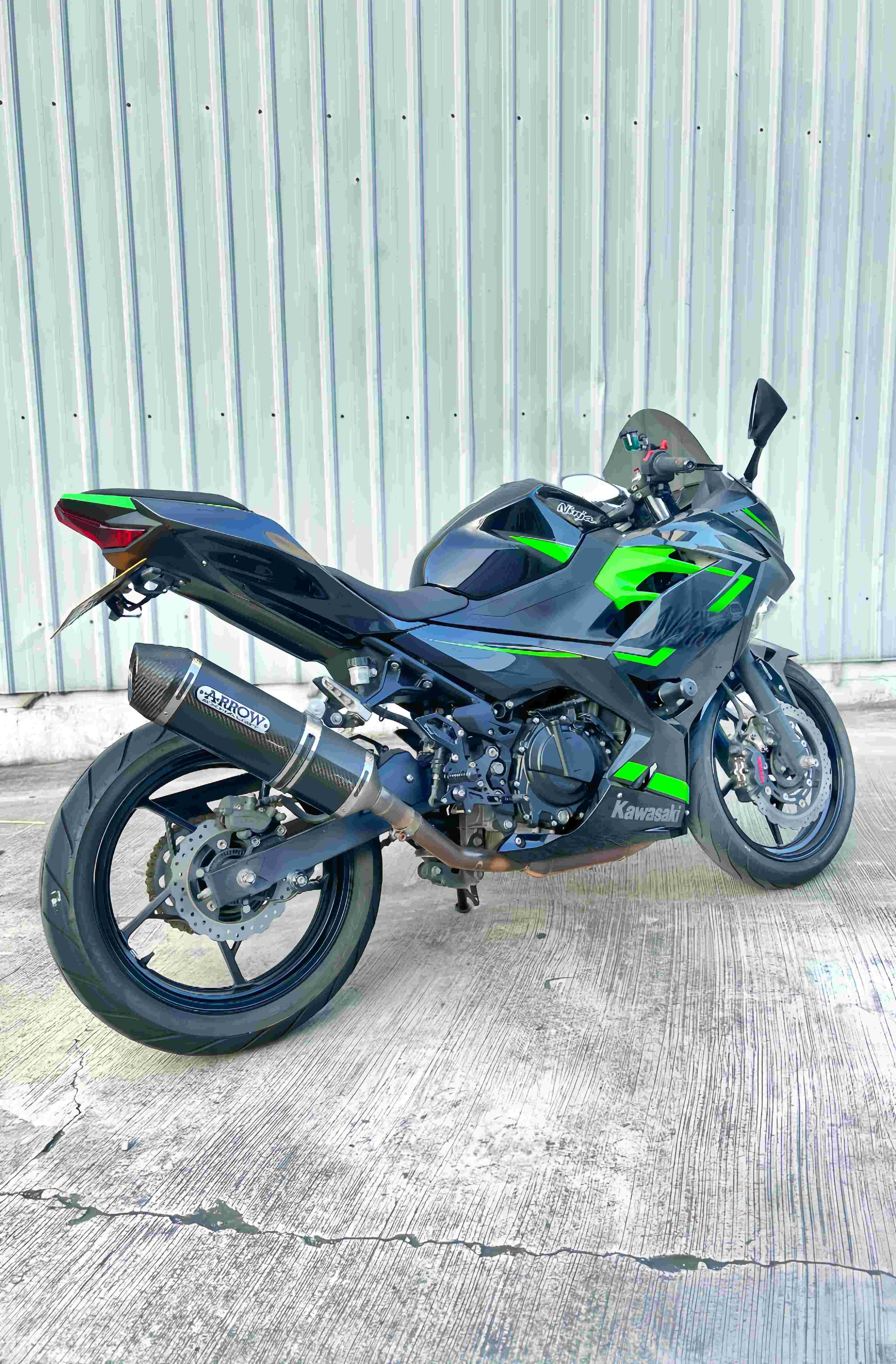 KAWASAKI NINJA400 - 中古/二手車出售中 2019年 NINJA400 黑色系 多樣改裝 買回去直接騎 | 阿宏大型重機買賣