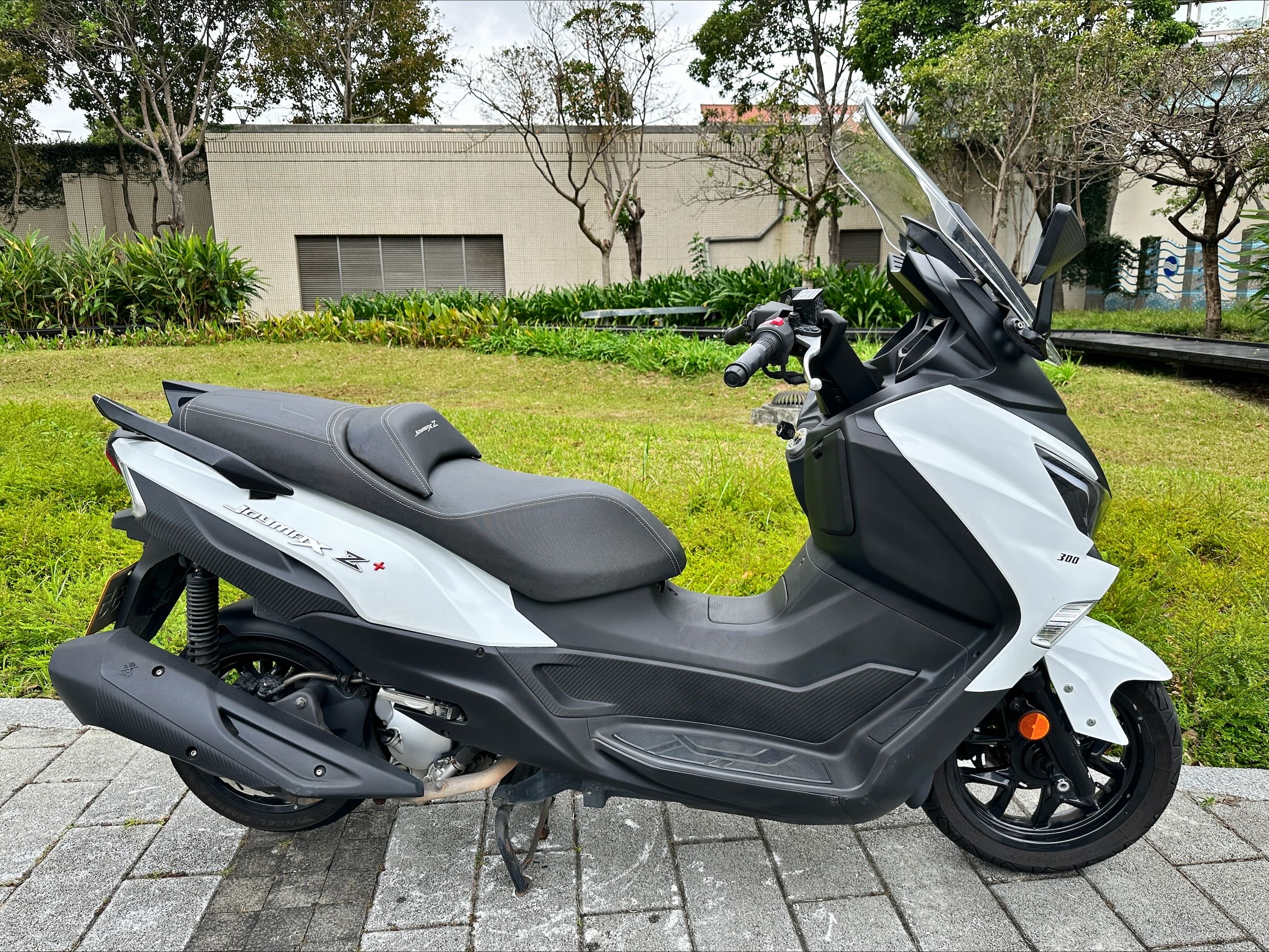 三陽 JOYMAXZ - 中古/二手車出售中 SYM 三陽 JOYMAX Z+ 300 2022 白色 九妹 | 輪泰車業