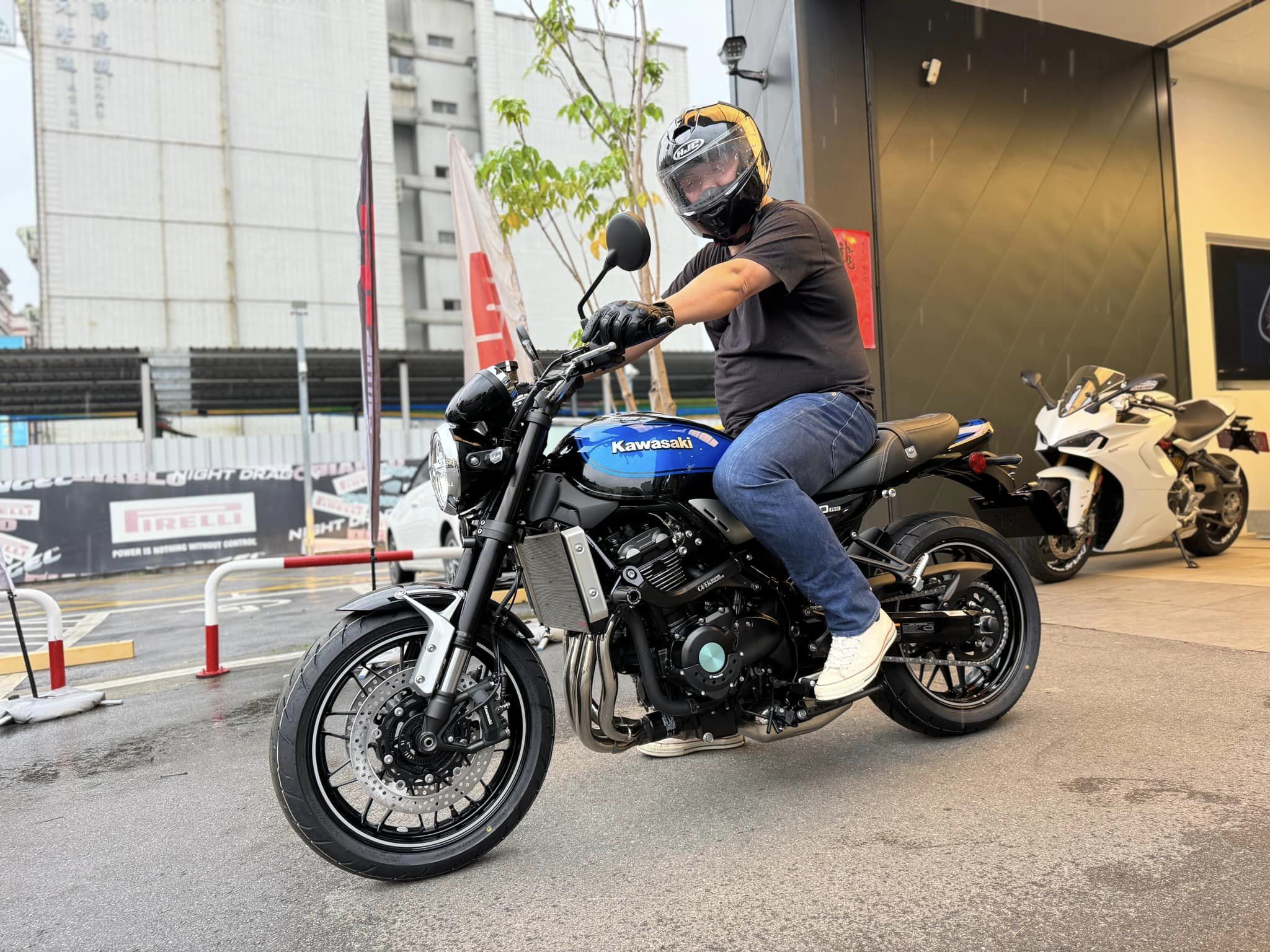 KAWASAKI Z900RS新車出售中 《 康妮賀交車 》恭喜老朋友～ 升級Kawasaki Z900RS 再次恭喜你們 入手經典好車 | 敏傑車業資深銷售專員 康妮 Connie