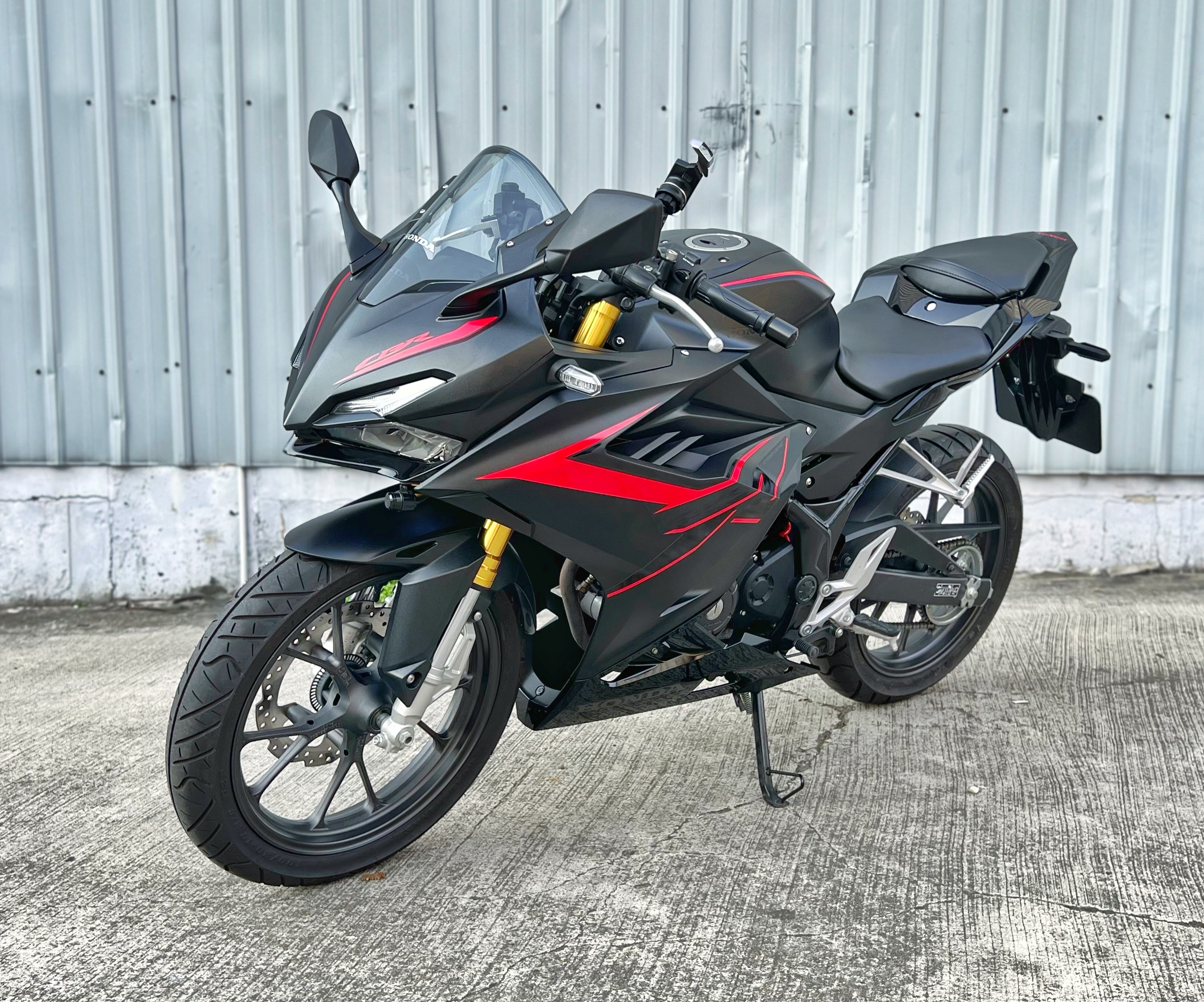 HONDA CBR150R - 中古/二手車出售中 2021年 CBR150R ABS 一手 黑色系 無摔 無事故 僅跑559公里 阿宏大型重機買賣 | 阿宏大型重機買賣