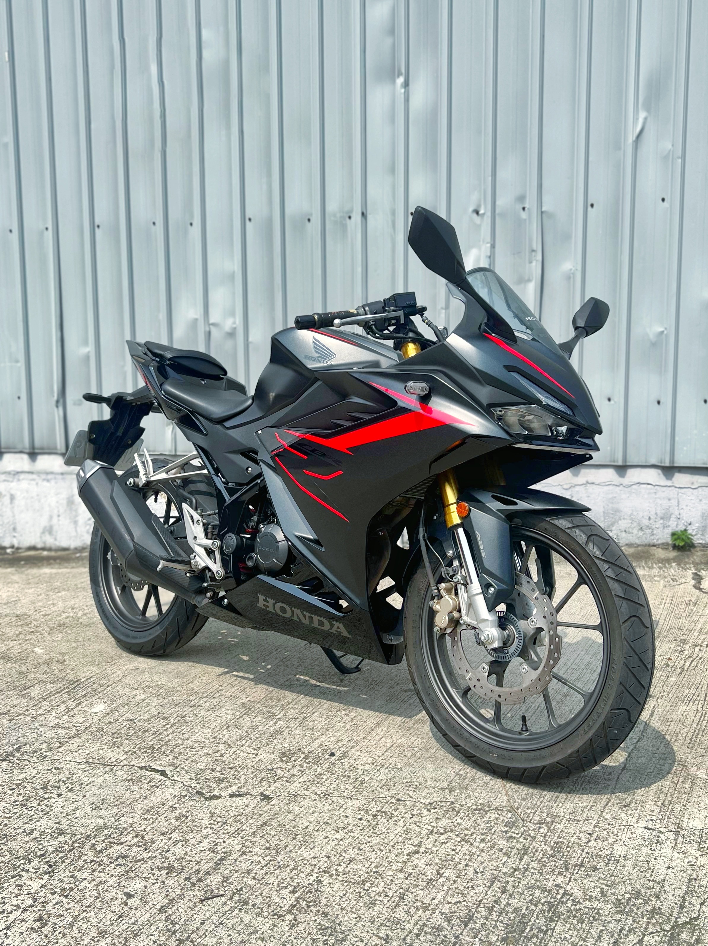 【阿宏大型重機買賣】HONDA CBR150R - 「Webike-摩托車市」 2021年 CBR150R 黑色系 一手 無摔 無事故
