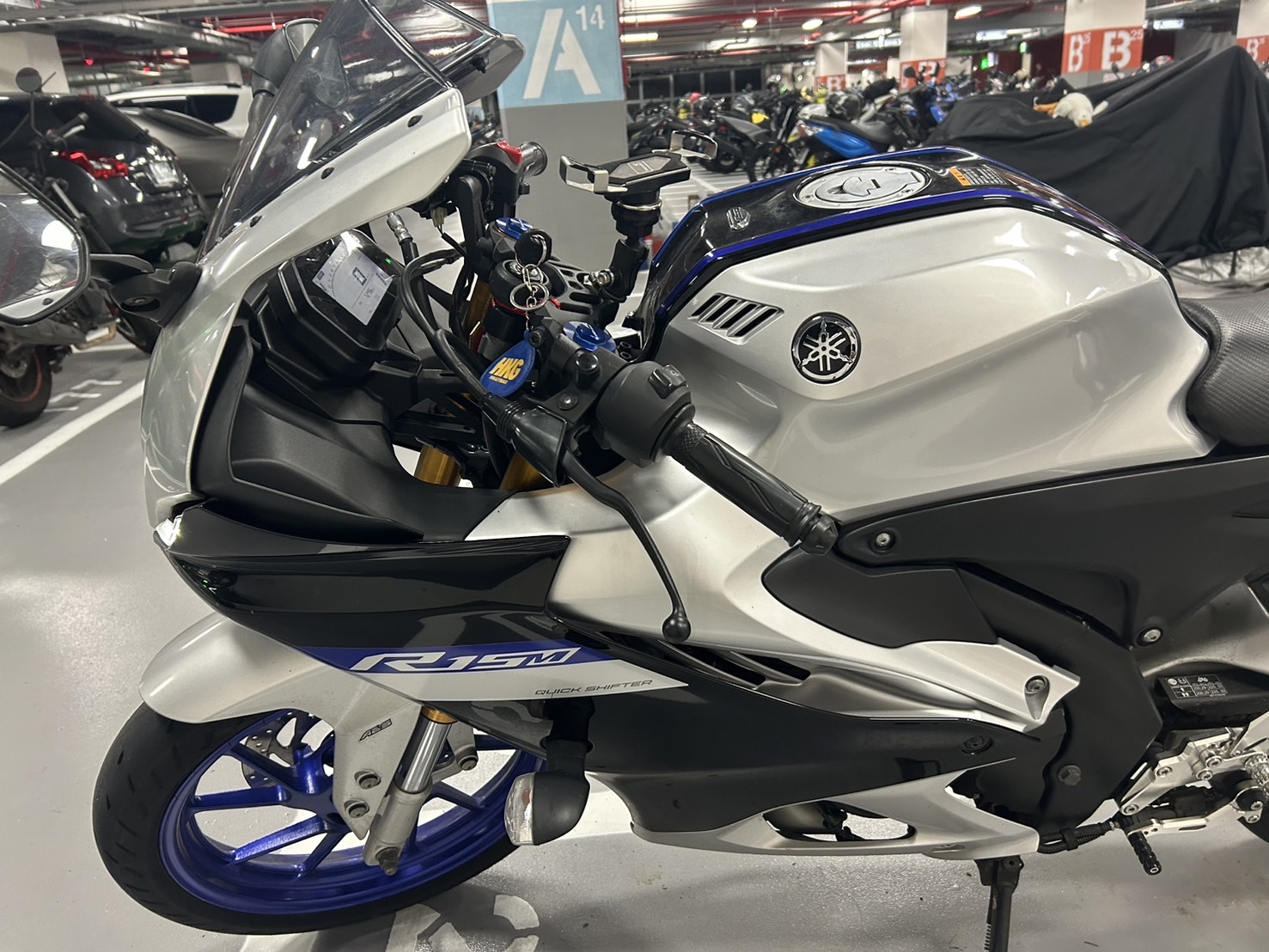 YAMAHA YZF-R15 - 中古/二手車出售中 YAMAHA YZF-R15v4 2022  中古車 日常損耗 無事故 有改 車主很愛惜勤保養 | 個人自售