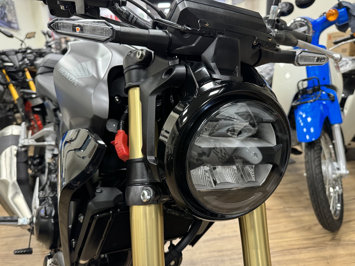 HONDA CBR300R新車出售中 【新竹長龍車業】HONDA 本田 全新 CB300R 特價中 0利率 | 新竹長龍車業行