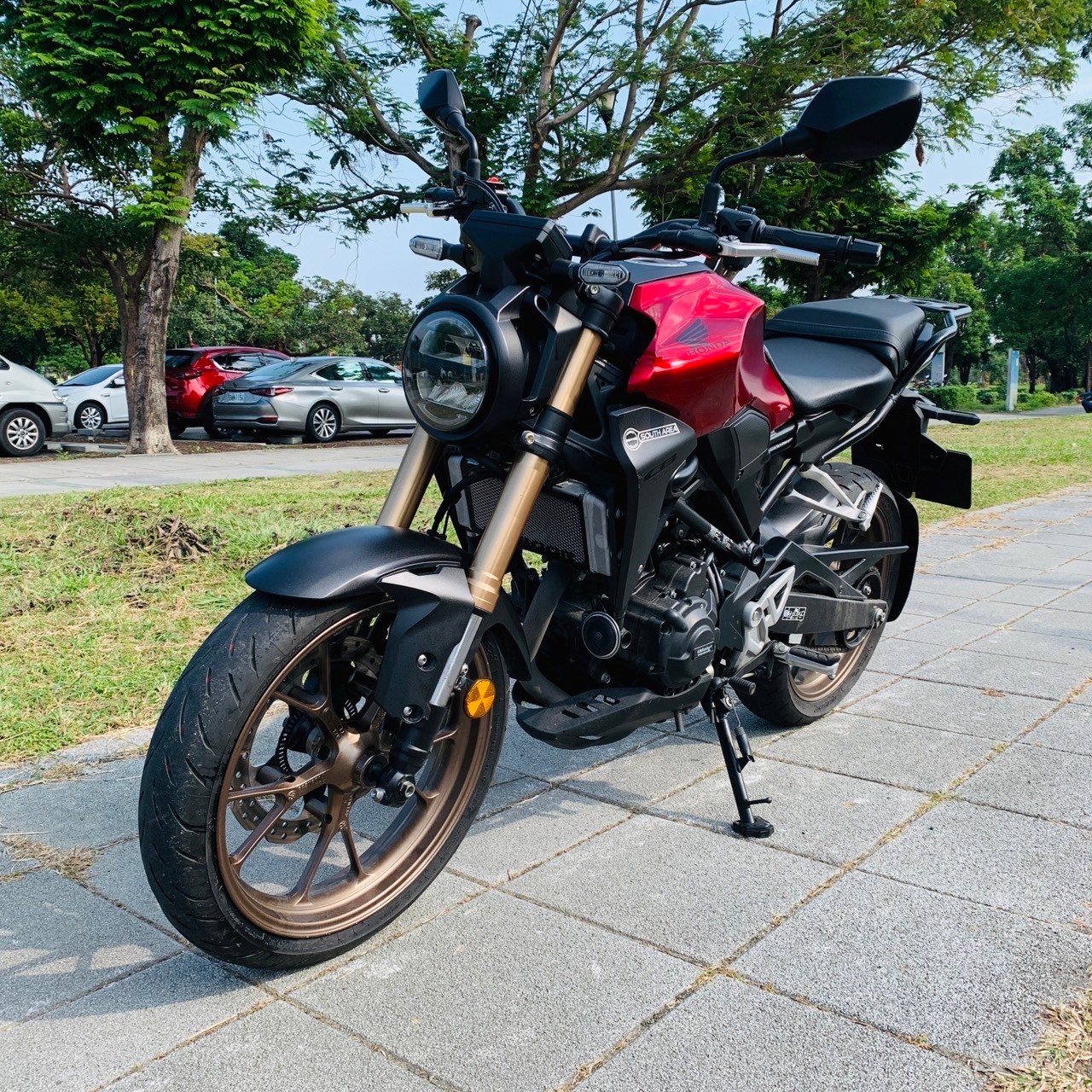 HONDA CB300R - 中古/二手車出售中 《高雄二手機車》2019 本田 CB300R (國際檔) #9662 #可試車/二手機車/流行車款/現況特惠快速交車 | 貳輪嶼二手機車行-高雄店/中古重機收購/gogoro買賣推薦/線上估價立刻加Line:@motor888 （台南、屏東也有到府收購）