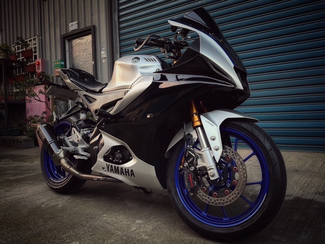 YAMAHA YZF-R15 - 中古/二手車出售中 R15v4M YAHOM排氣管 Brembo卡鉗 Brembo總泵 小資族二手重機買賣 | 小資族二手重機買賣