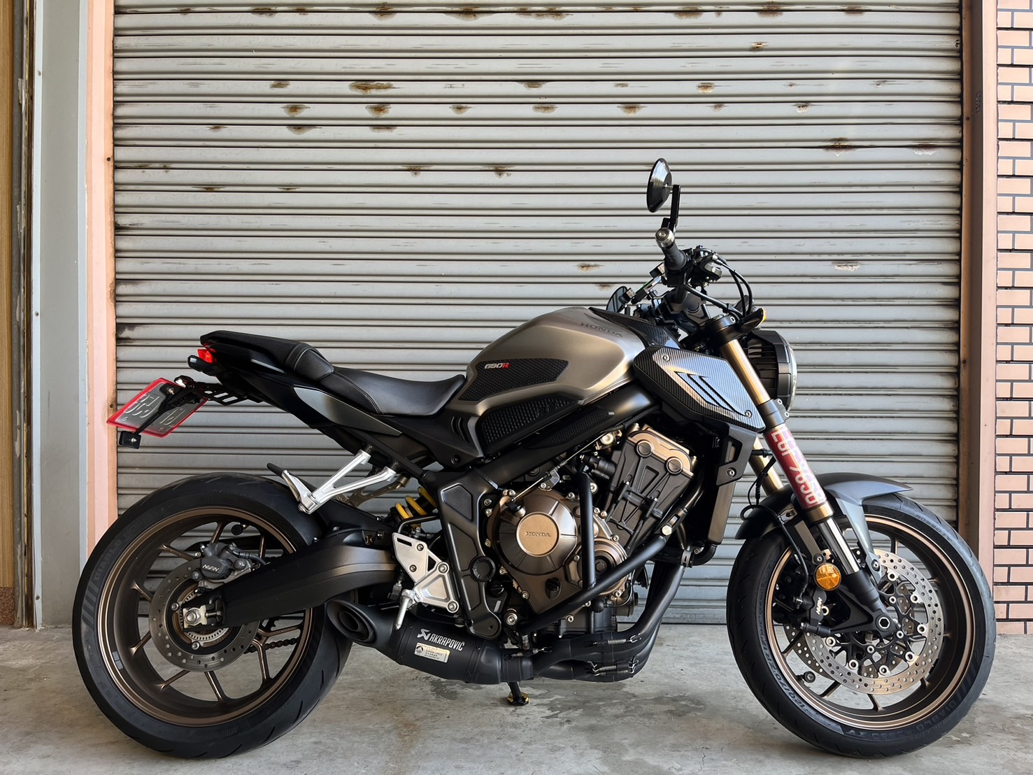 HONDA CB650R - 中古/二手車出售中 台本 CB650R 大滿改 買到賺到 | 個人自售