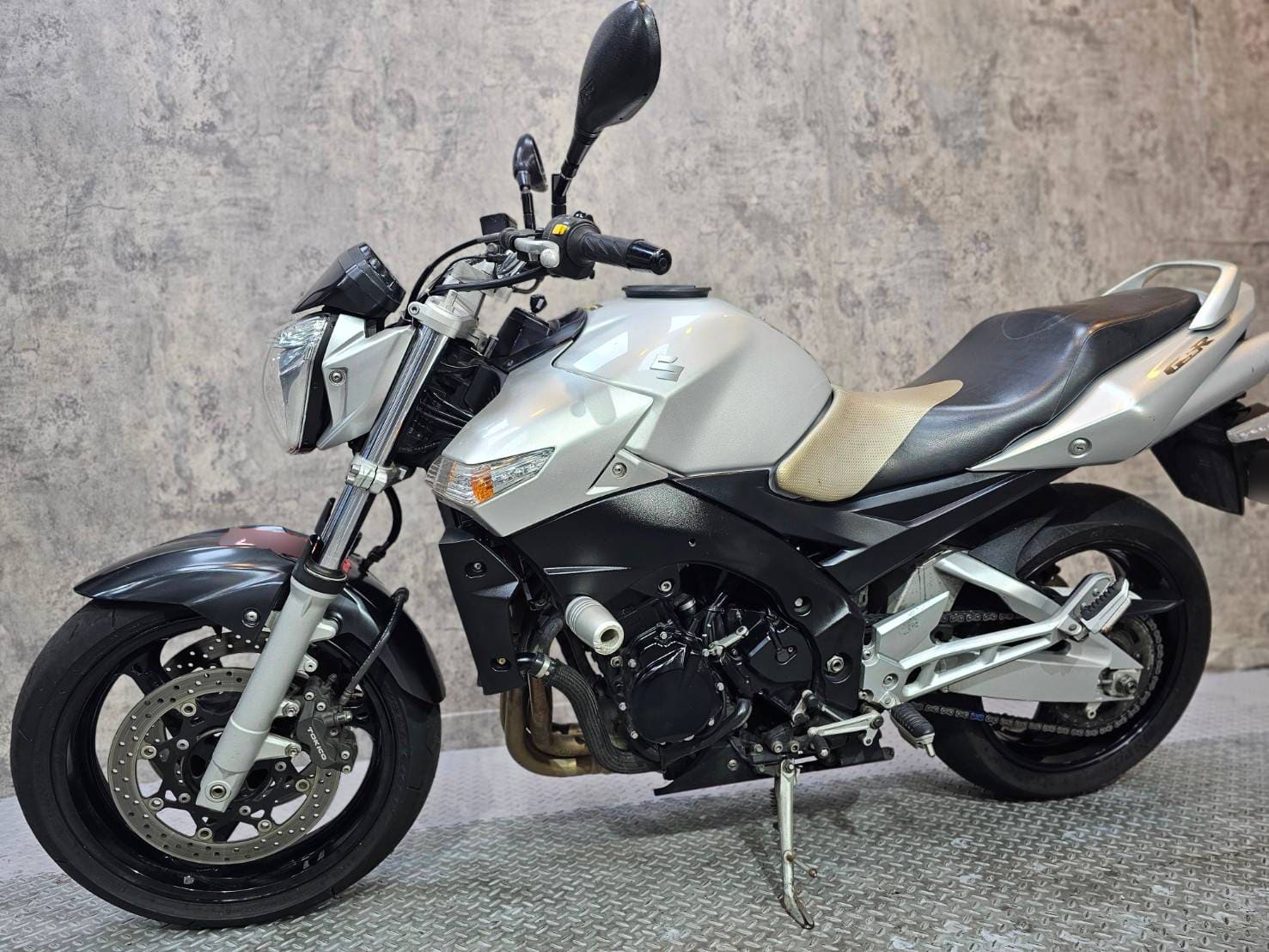 SUZUKI GSR-600 - 中古/二手車出售中 2006年 SUZUKI GSR-600/0元交車/分期貸款/車換車/線上賞車/到府交車 | 翊帆國際重車