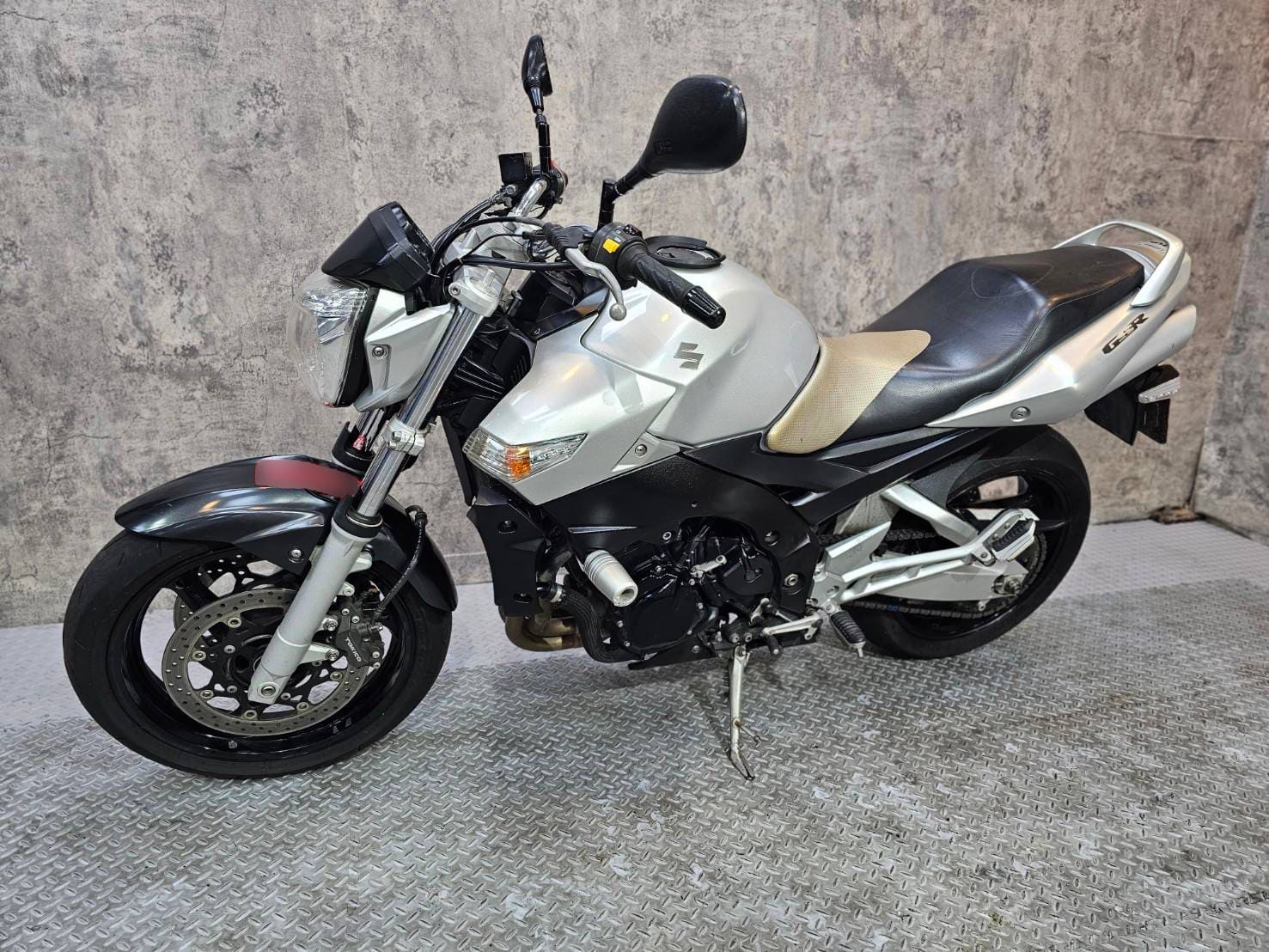 SUZUKI GSR-600 - 中古/二手車出售中 2006年 SUZUKI GSR-600/0元交車/分期貸款/車換車/線上賞車/到府交車 | 翊帆國際重車