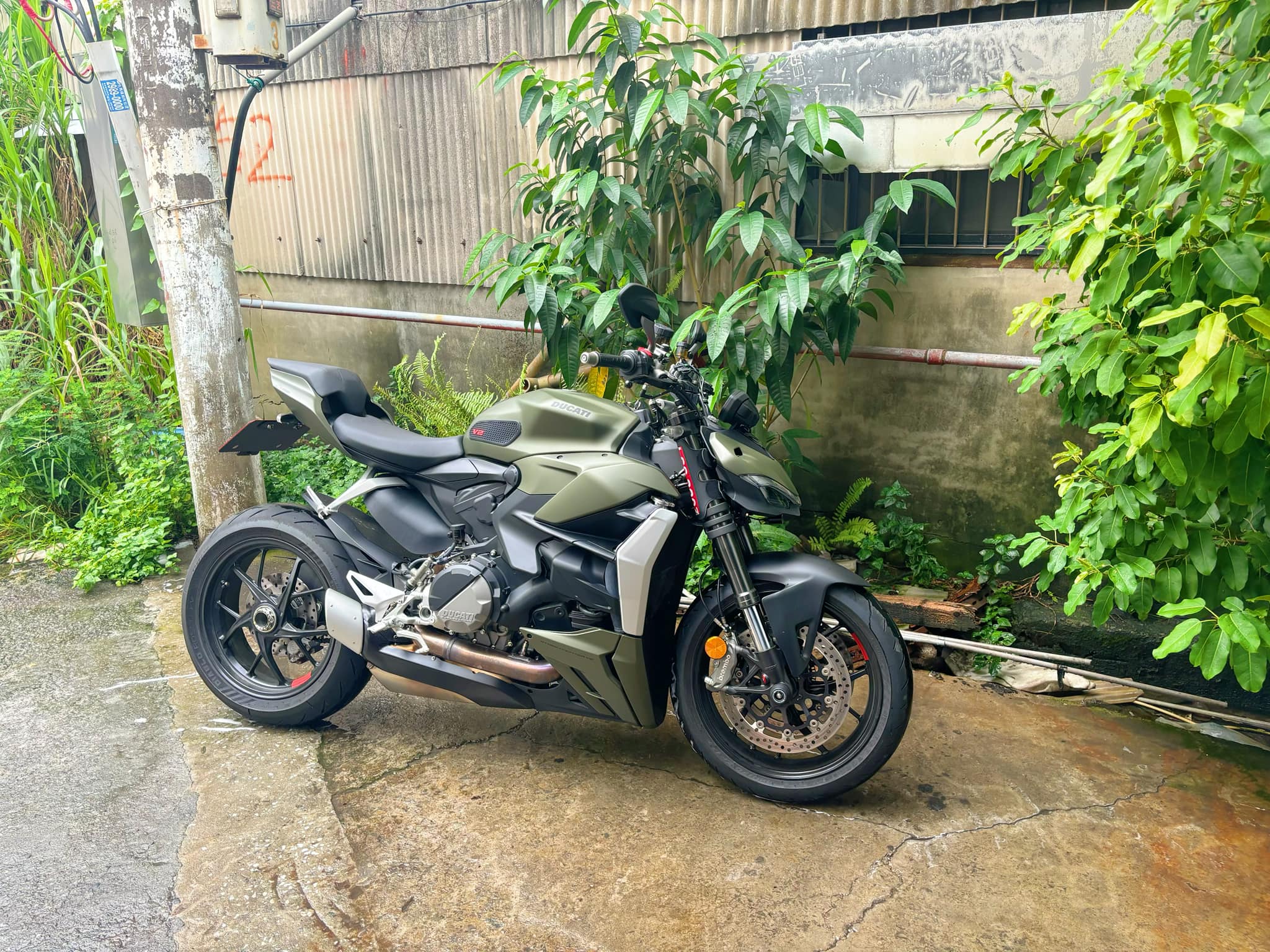 DUCATI  STREETFIGHTER V2 碩文公司車 - 中古/二手車出售中 DUCATI STREETFIGHTER V2 碩文公司車 | 個人自售