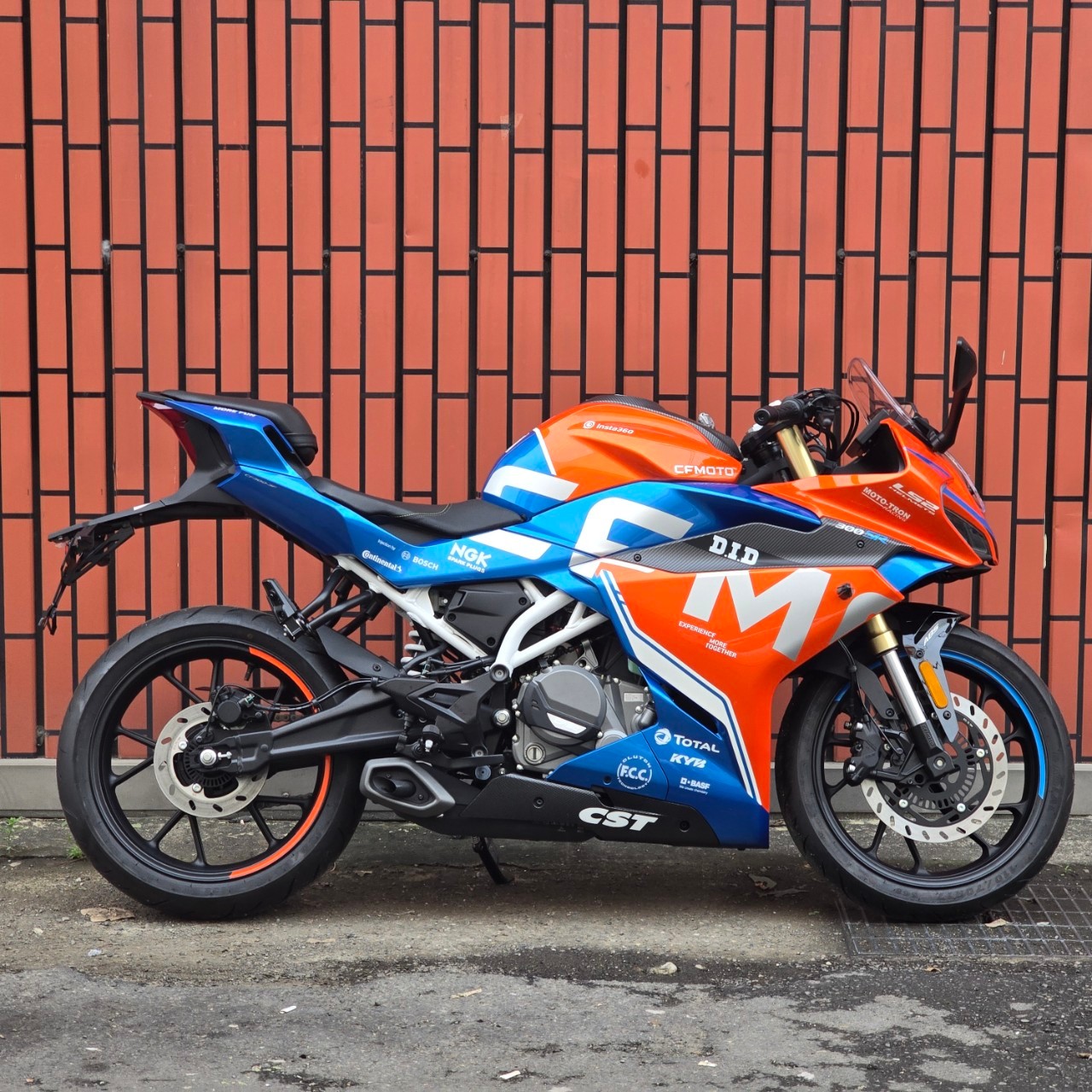 CFMOTO SR - 中古/二手車出售中 2022 CFMOTO 300SR 全新福利車 春風摩托 黃牌重機 仿賽 可全額貸 可車換車 | 飛翔國際