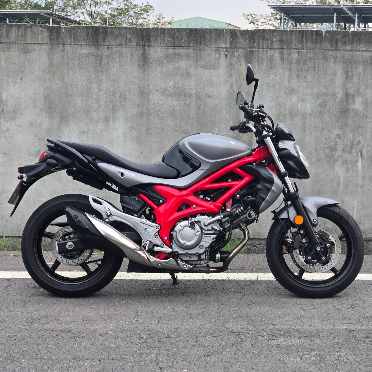 SUZUKI SFV650 Gladius - 中古/二手車出售中 2015 SUZUKI SFV650 Gladius 鈴木 SFV650 紅牌重機 可全額分期 可車換車 | 飛翔國際