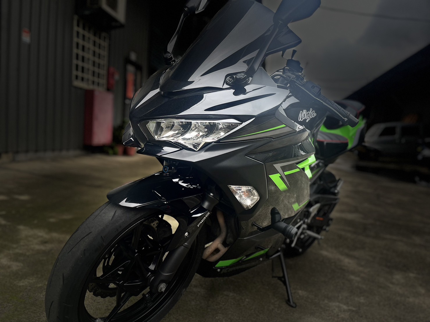 KAWASAKI NINJA400 - 中古/二手車出售中 英蠍管 超多改裝 瓷釉黑 小資族二手重機買賣 | 小資族二手重機買賣