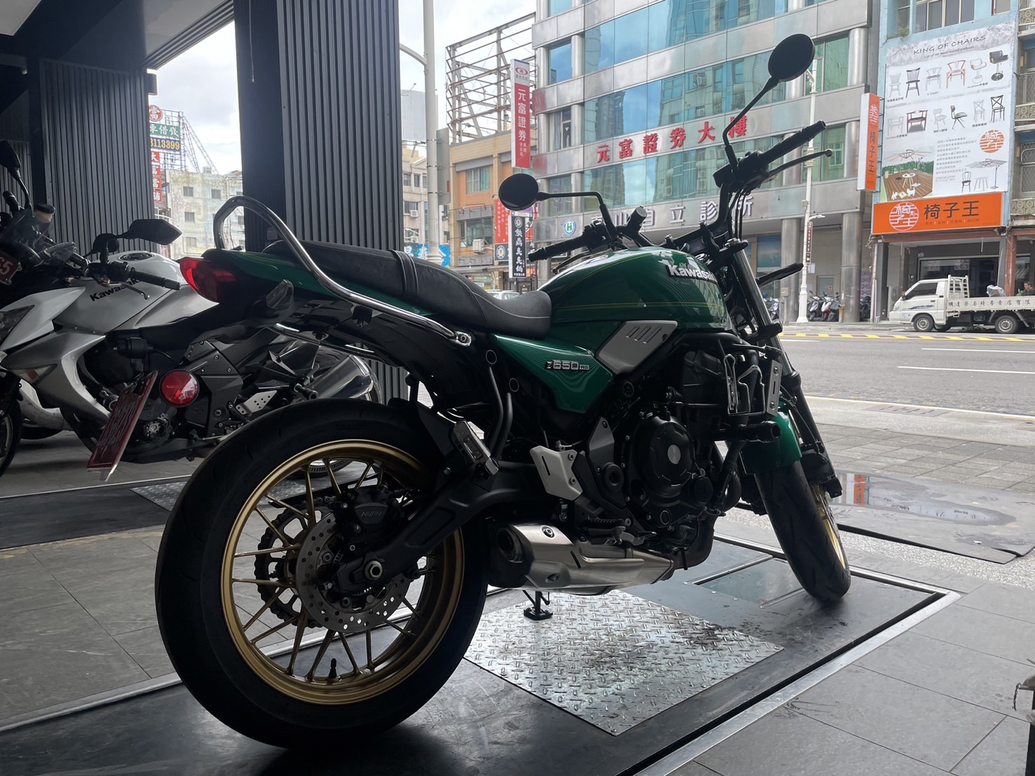 KAWASAKI Z650RS - 中古/二手車出售中 202206出廠綠色 車況9成新 | 個人自售