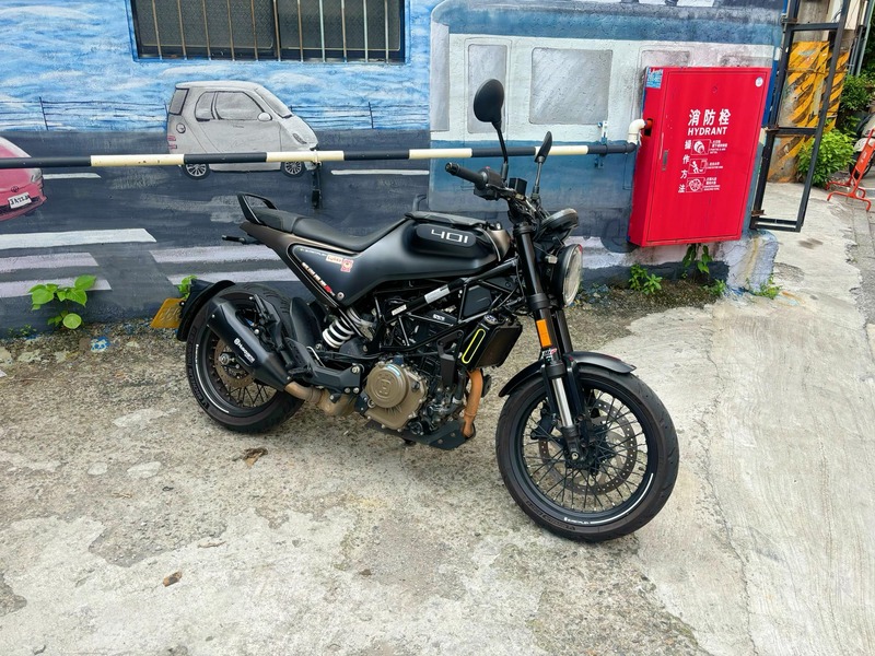 【個人自售】HUSQVARNA SVARTPILEN 401 - 「Webike-摩托車市」 HUSQVARNA SVARTPILEN 黑箭401 公司車