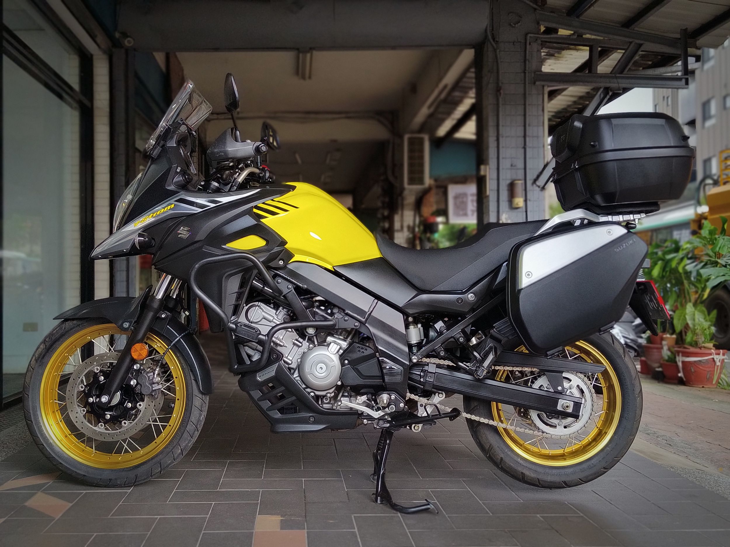 【成蘆進口摩托車】SUZUKI V-STROM 650 (DL650) - 「Webike-摩托車市」 V-STROM DL650XT ABS 總代理只跑11625km，原漆外觀無傷車況極優