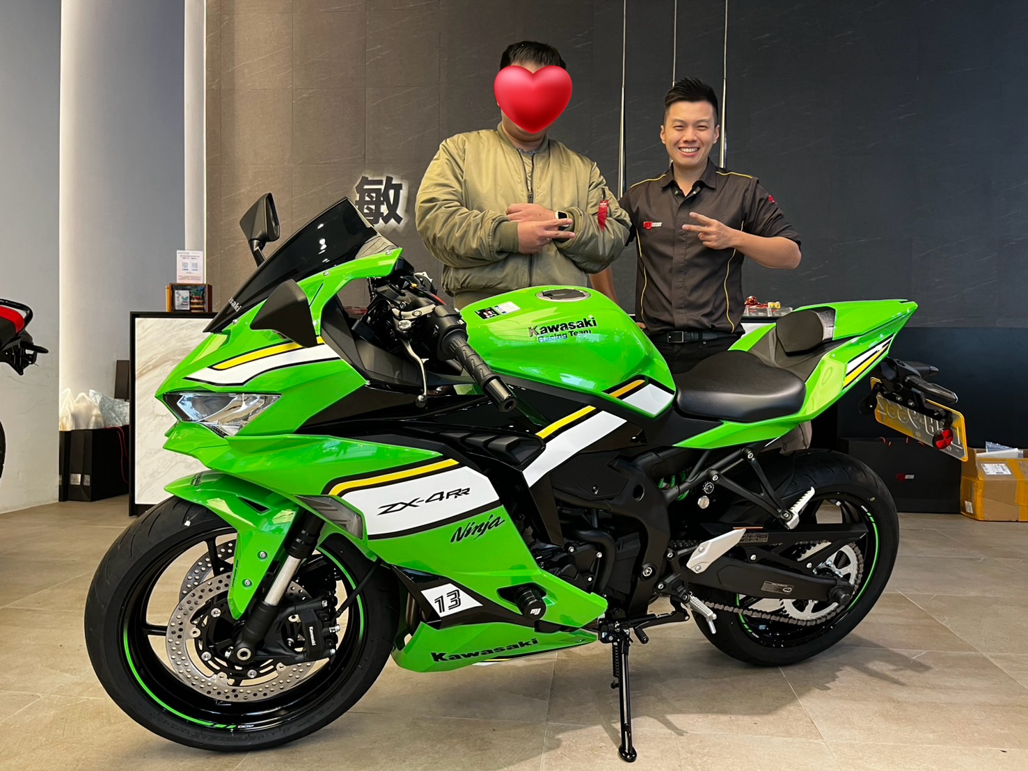 【重車銷售職人-宇軒 (敏傑)】KAWASAKI ZX-4RR - 「Webike-摩托車市」 【敏傑宇軒】賀交車 林帥哥 KAWASAKI ZX-4RR 2025 式樣 總代理公司車