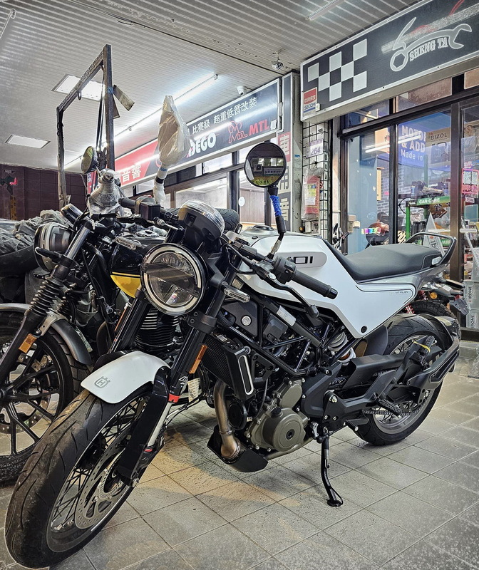 HUSQVARNA VITPILEN 401新車出售中 【全新車】Husqvarna Vitpilen 401 標配快排系統 白箭401 全新車售價$23.8萬 | 勝大重機