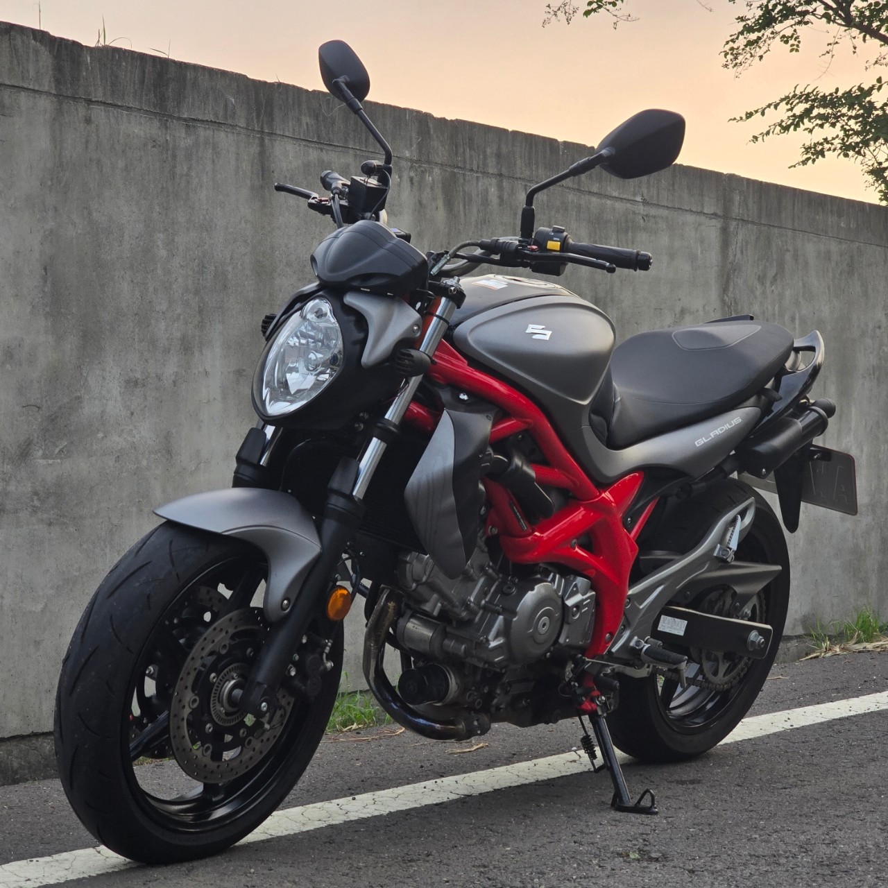 【飛翔國際】SUZUKI SFV650 Gladius - 「Webike-摩托車市」