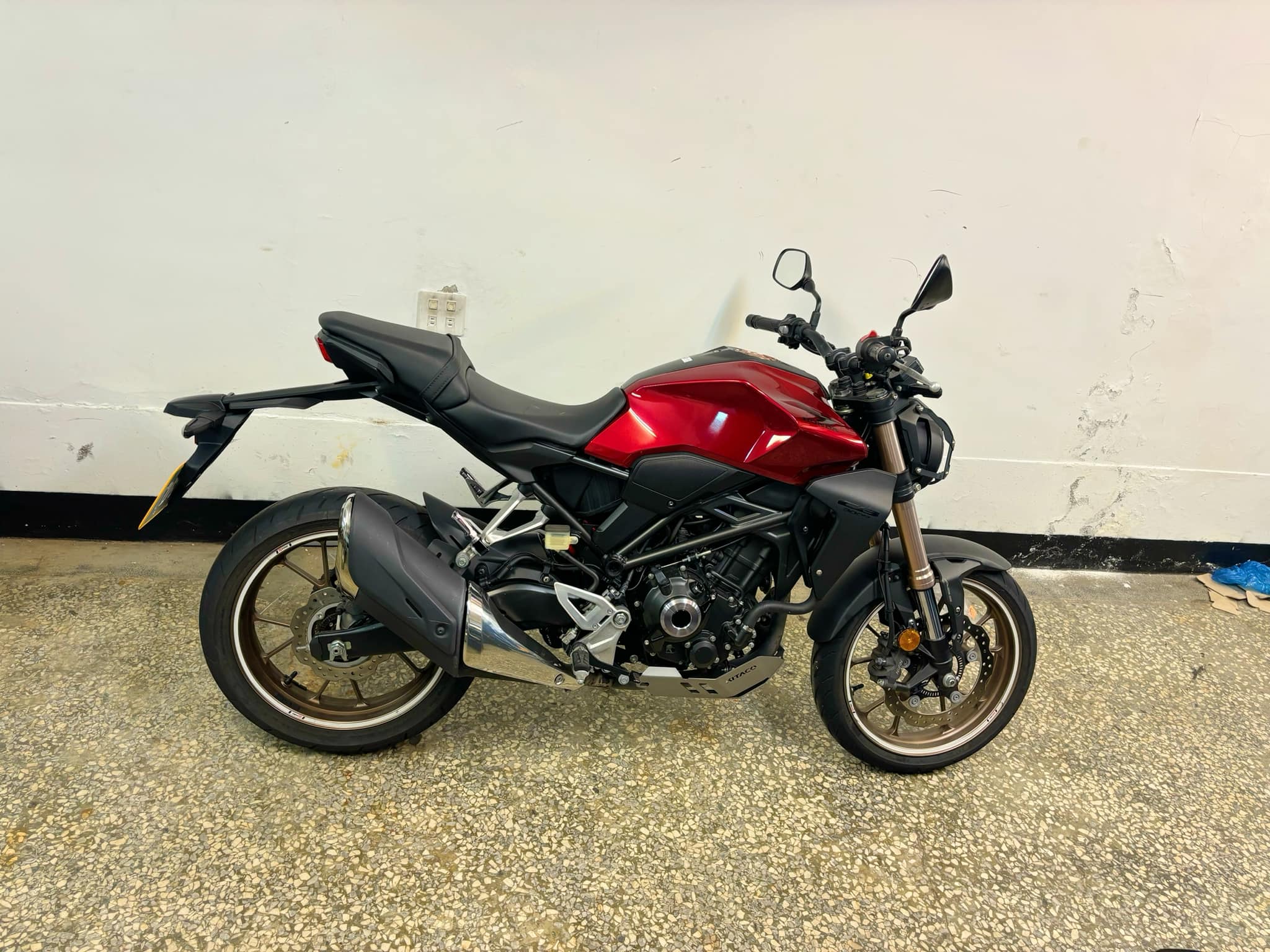 HONDA CB300R - 中古/二手車出售中 HONDA CB300R 台本車 | 個人自售