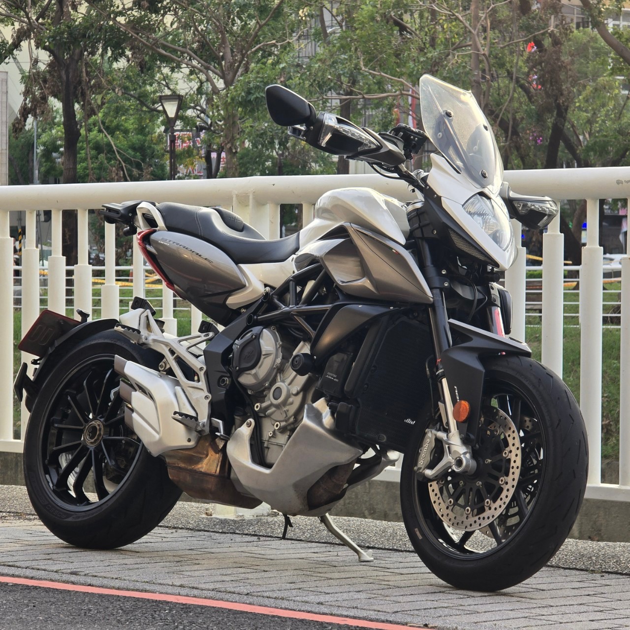 MV AGUSTA STARDALE800 - 中古/二手車出售中 2015 MV AGUSTA STRADALE 800 奧古斯塔 多功能車 雙側箱 紅牌重機 三缸 扭力大師 | 飛翔國際